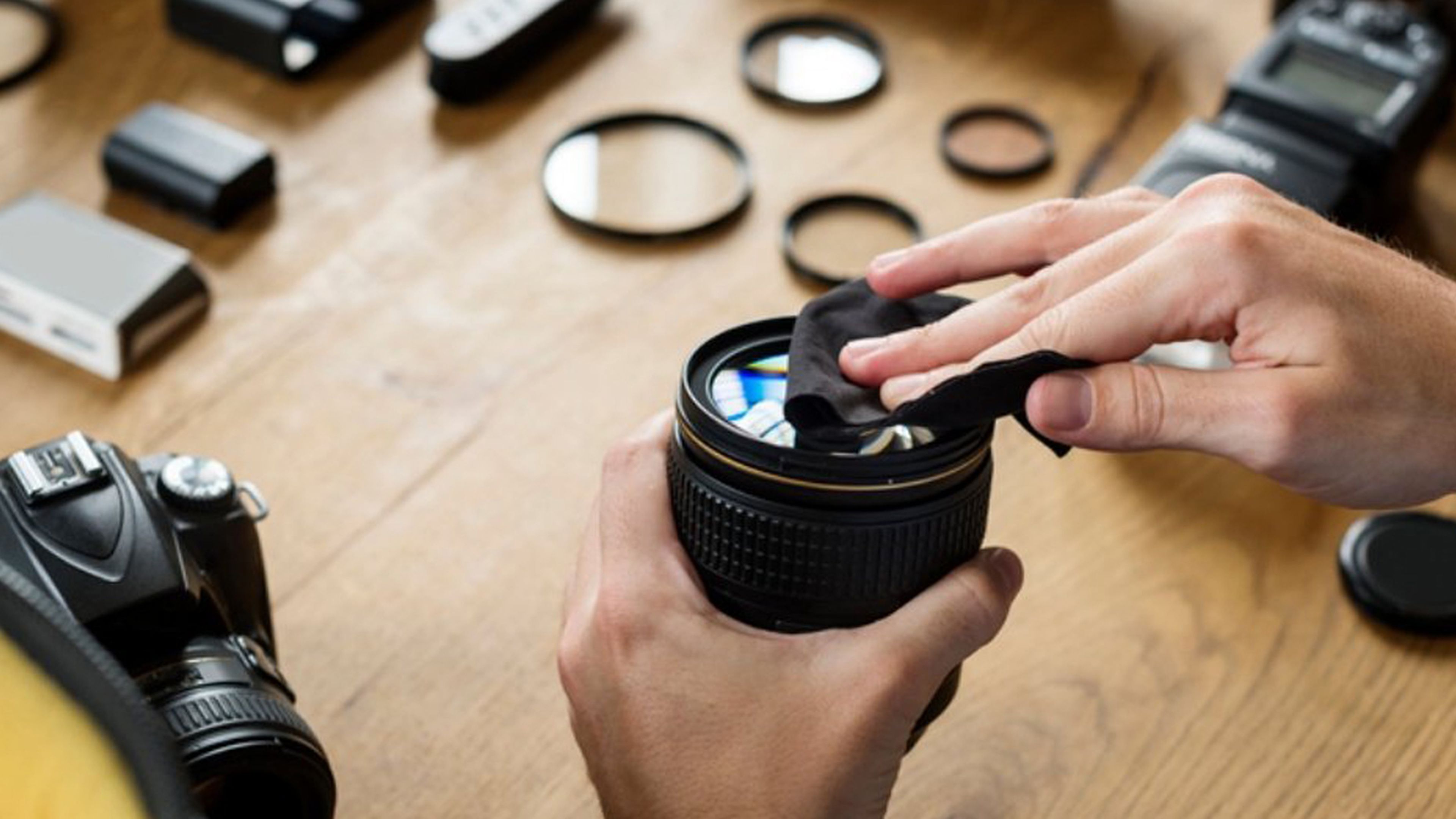 cayó Grande Arqueólogo Como se limpiar y así no se limpian las lentes de una cámara | Computer Hoy