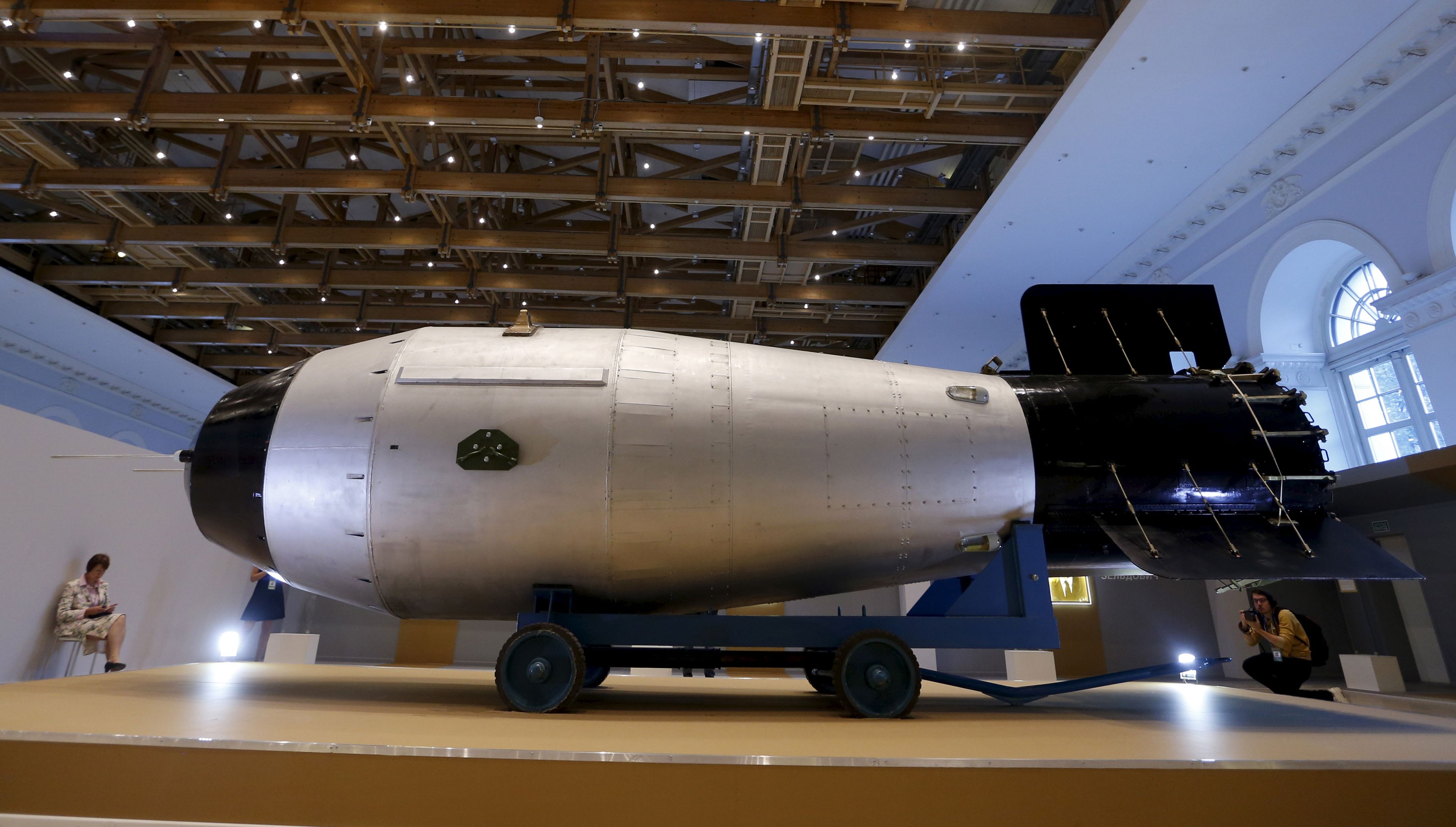 Shell, réplica de la bomba nuclear soviética detonada más grande AN-602, expuesta en Moscú (2015).