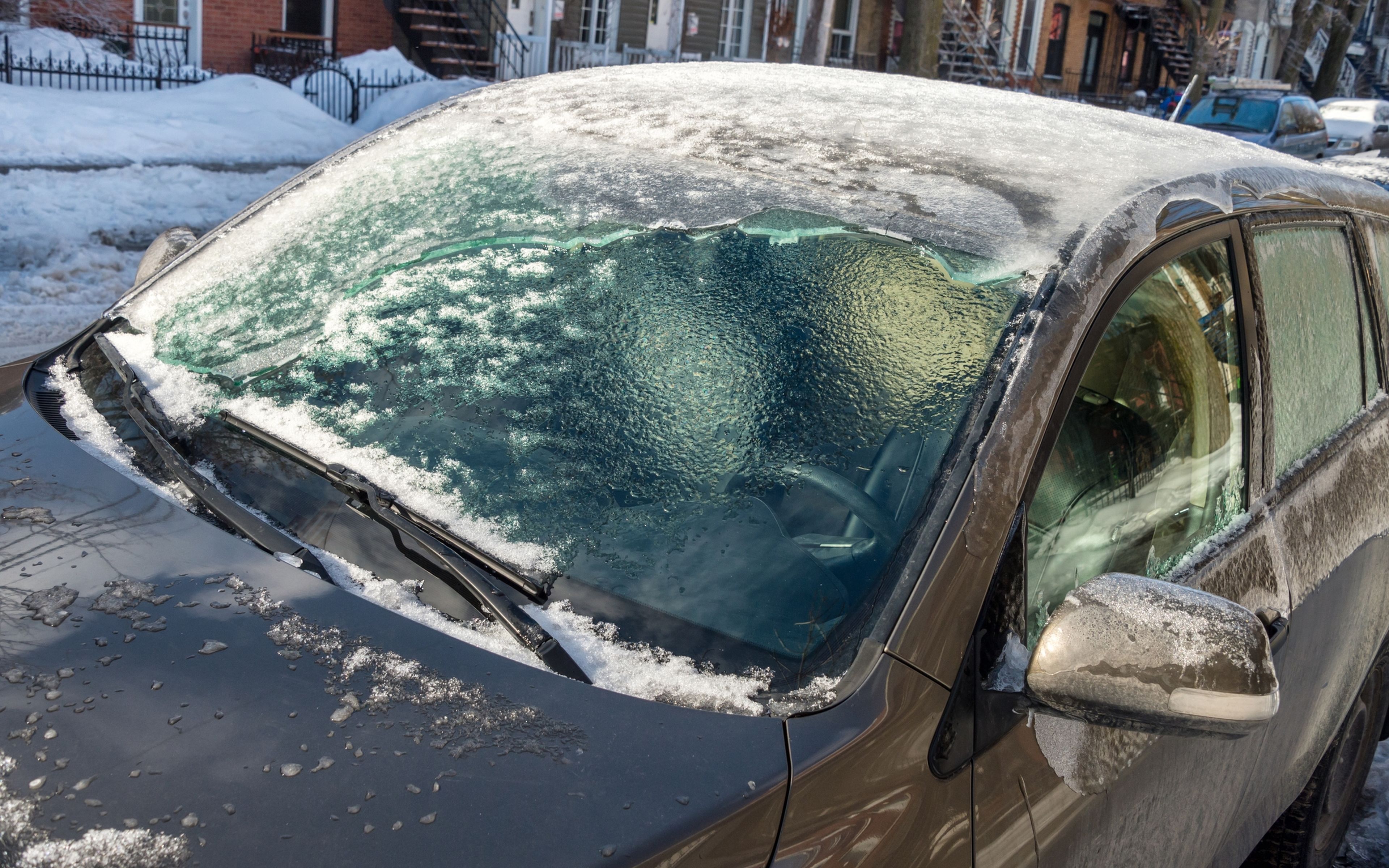 El truco genial de la Guardia Civil para eliminar el hielo del parabrisas