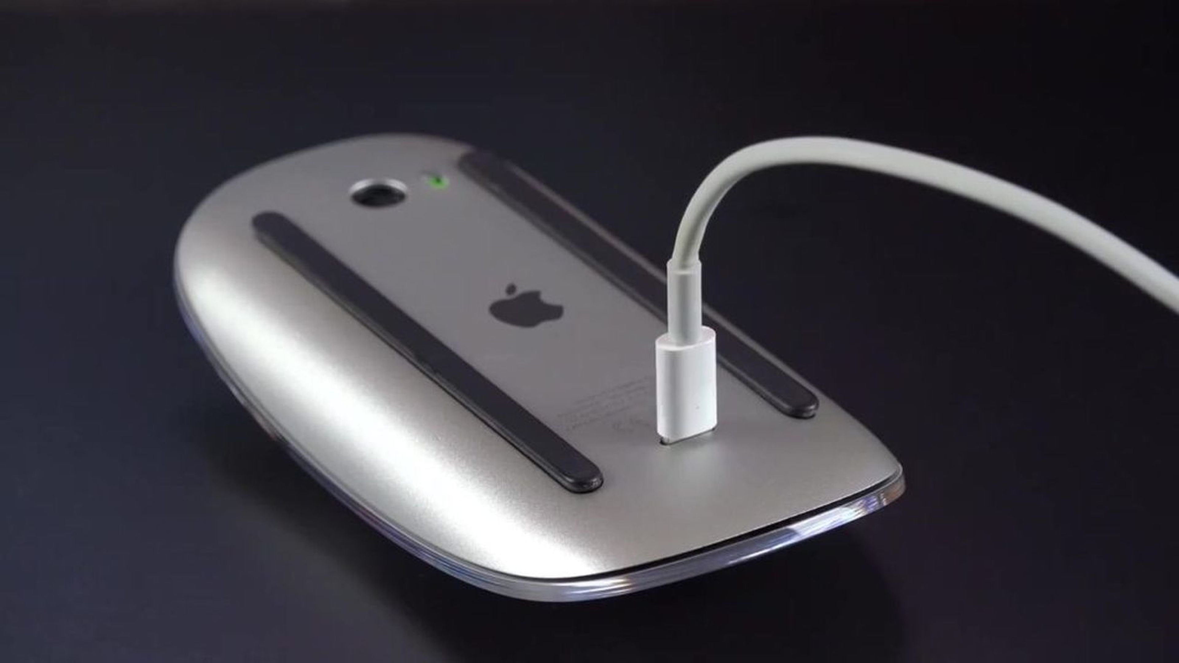 Creen haber descubierto por qué el ratón de Apple se carga boca arriba