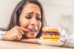 ¿Enganchado al azúcar? Según un dietista puede deberse a que te faltan estos nutrientes