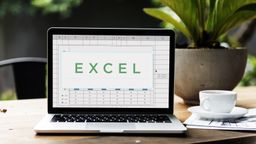 Portátil con una hoja de cálculo Excel en la pantalla