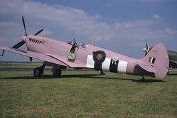 Por qué en la Segunda Guerra Mundial pintaban de rosa algunos aviones y jeeps