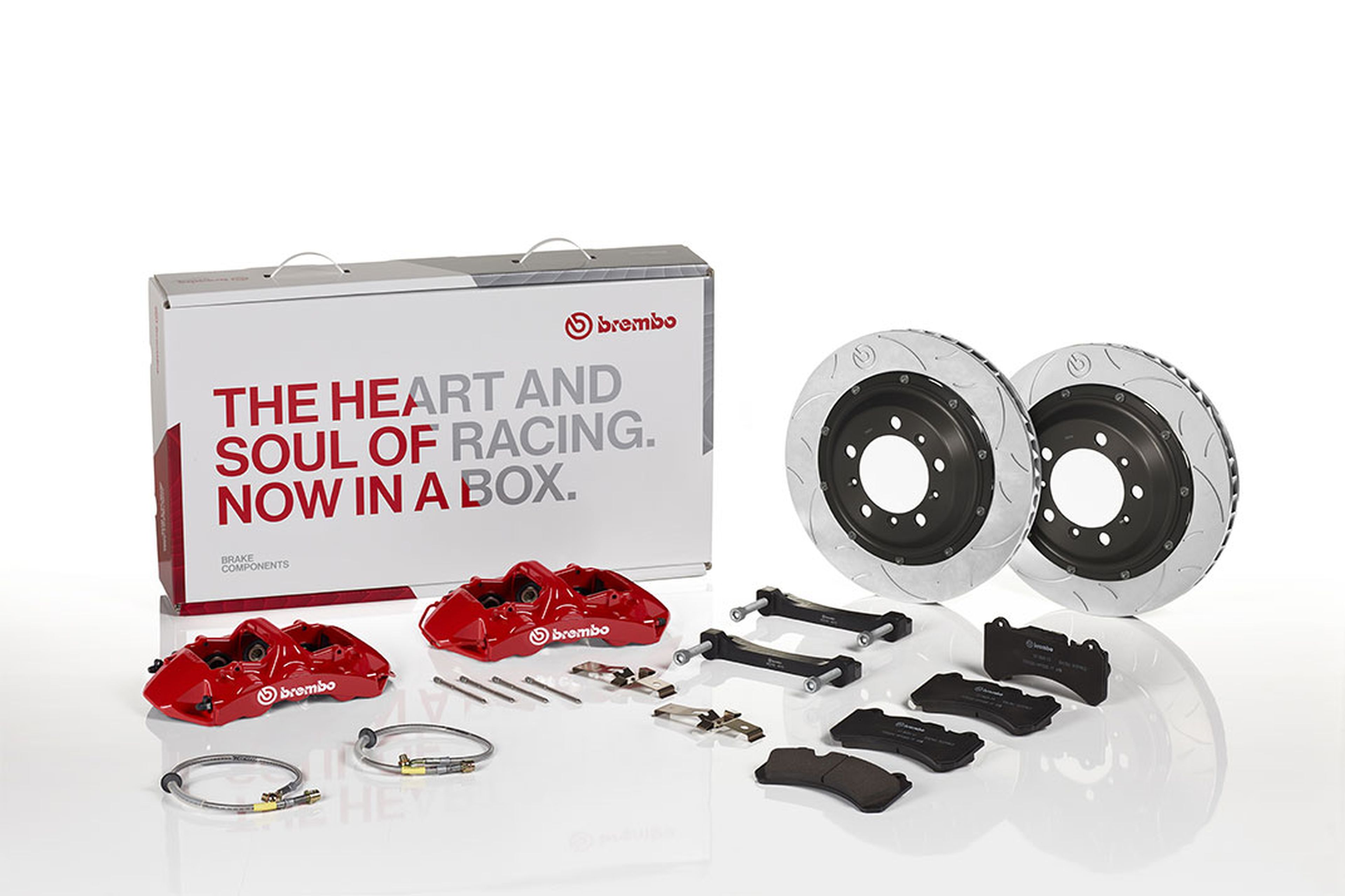 Sistema de frenada Brembo Upgrade GT, con latiguillos metálicos incluidos.