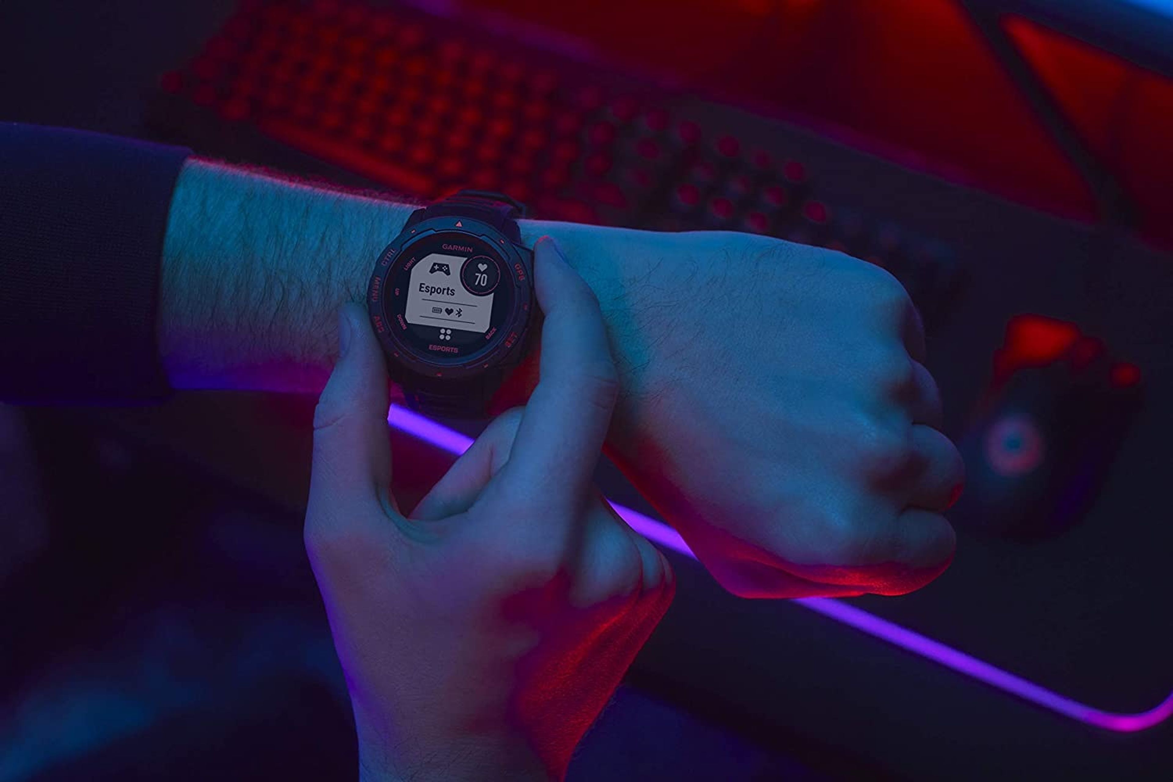 Garmin Instinct Esports, el primer smartwatch para gamers, tiene un 29% de descuento