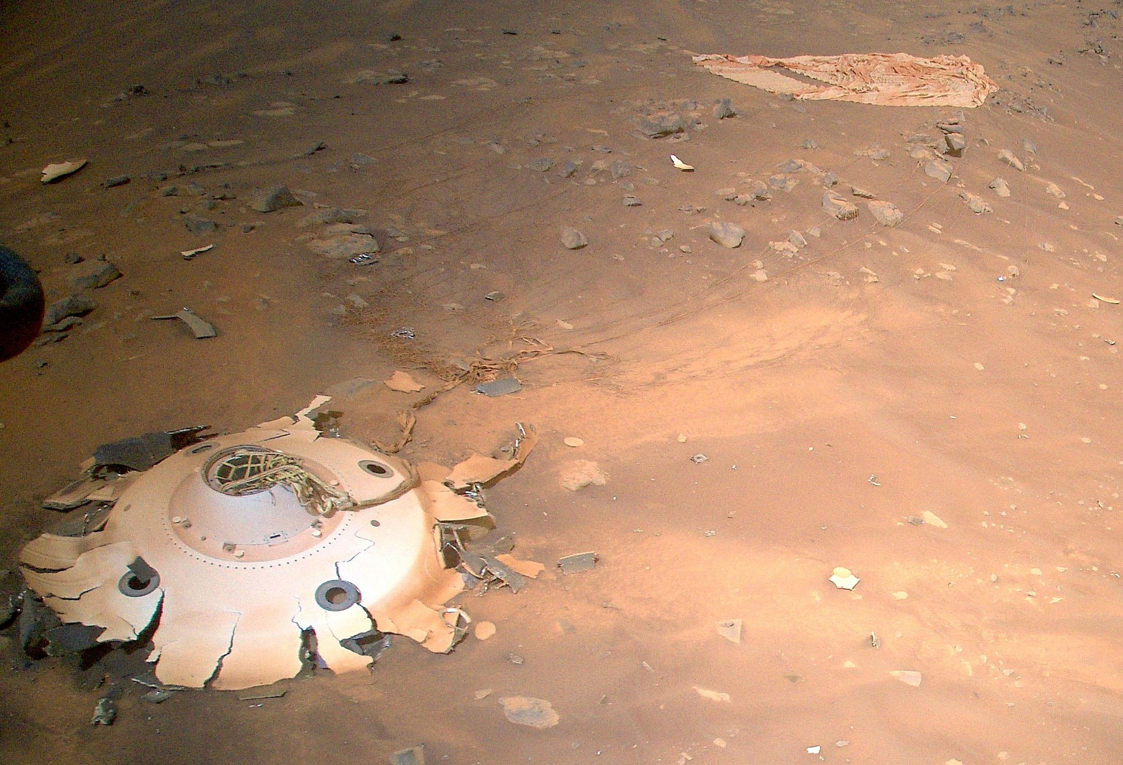 El helicóptero Ingenuity encuentra a un viejo amigo mientras sobrevuela el cielo de Marte