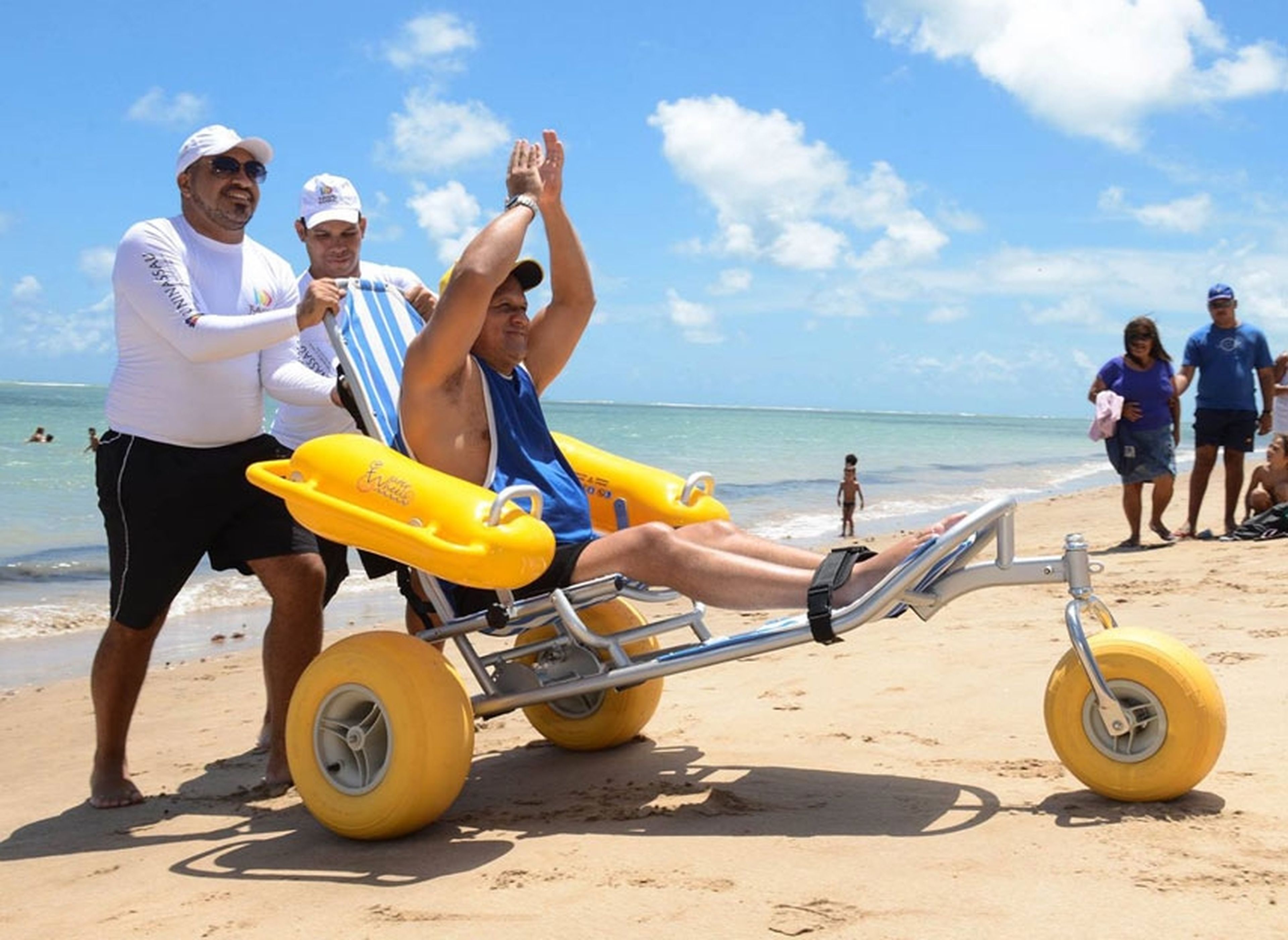 La silla de ruedas sumergible para que todo el mundo disfrute en la playa o la piscina