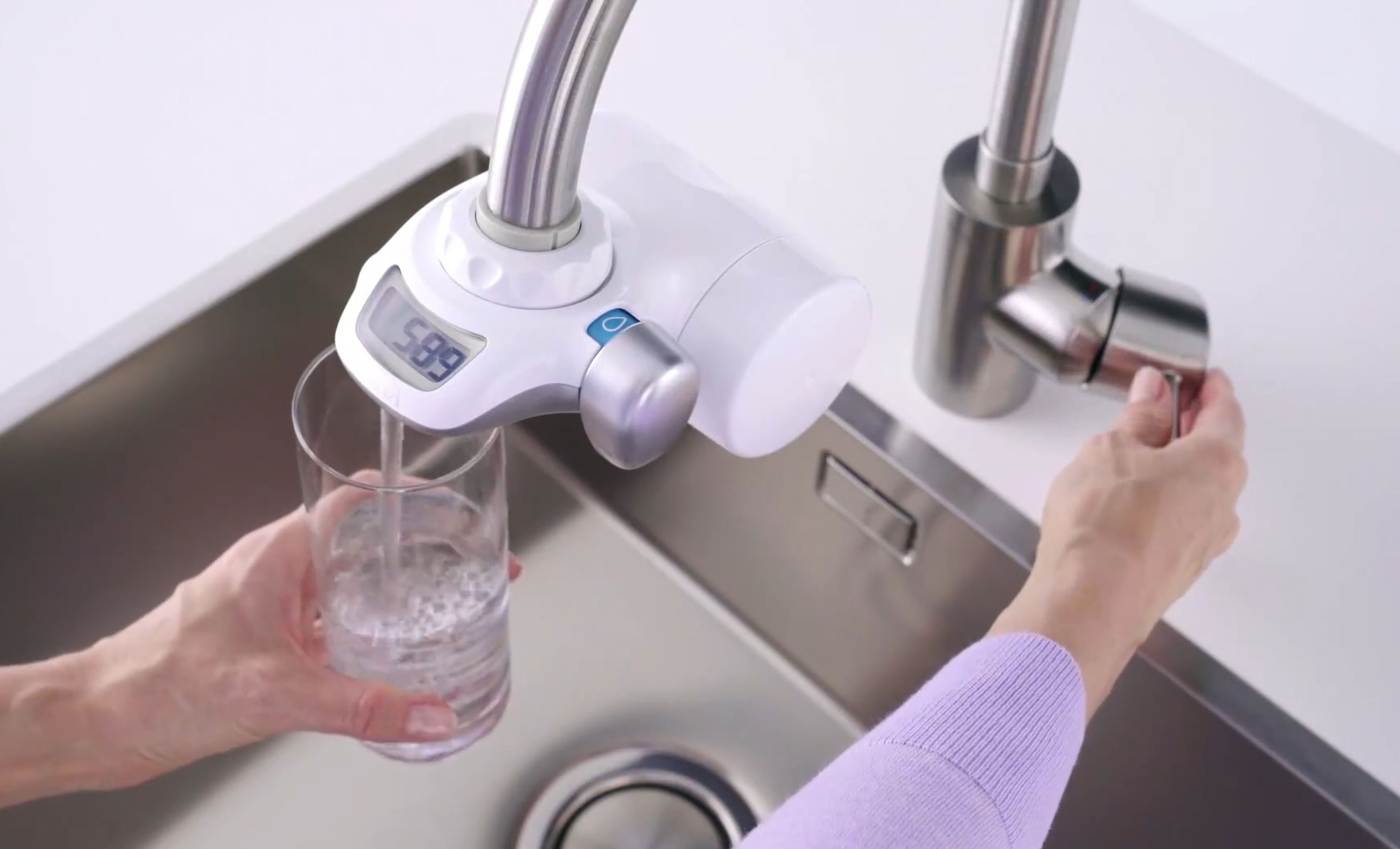 Sistema de filtrado de agua para el grifo de BRITA, la forma más cómoda de  eliminar los microplásticos, metales pesados y el sabor a cloro