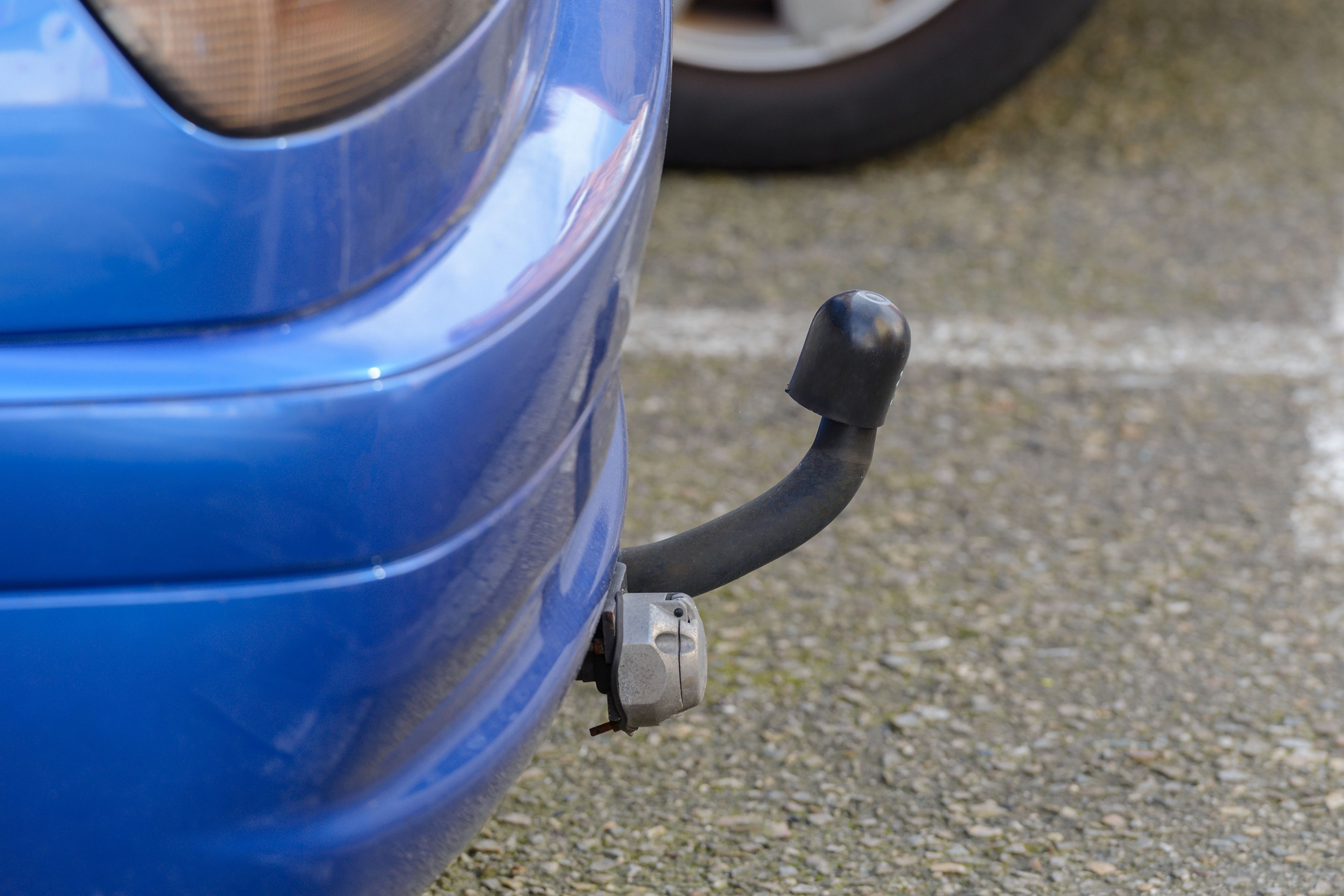 Tres peligros que debes tener en cuenta si tu coche tiene bola de remolque