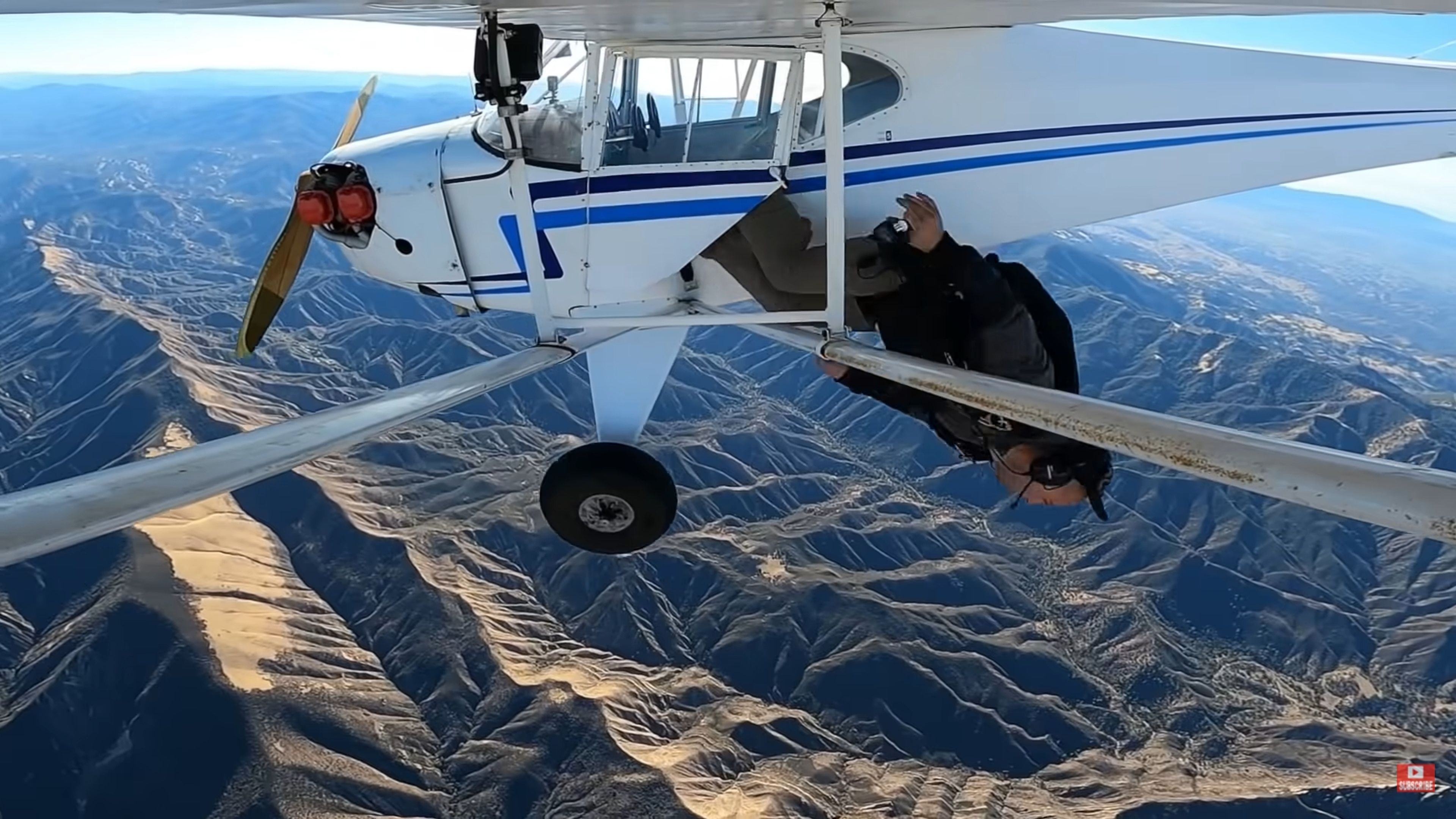 Un youtuber pierde su licencia de piloto por estrellar su avión a propósito para un vídeo