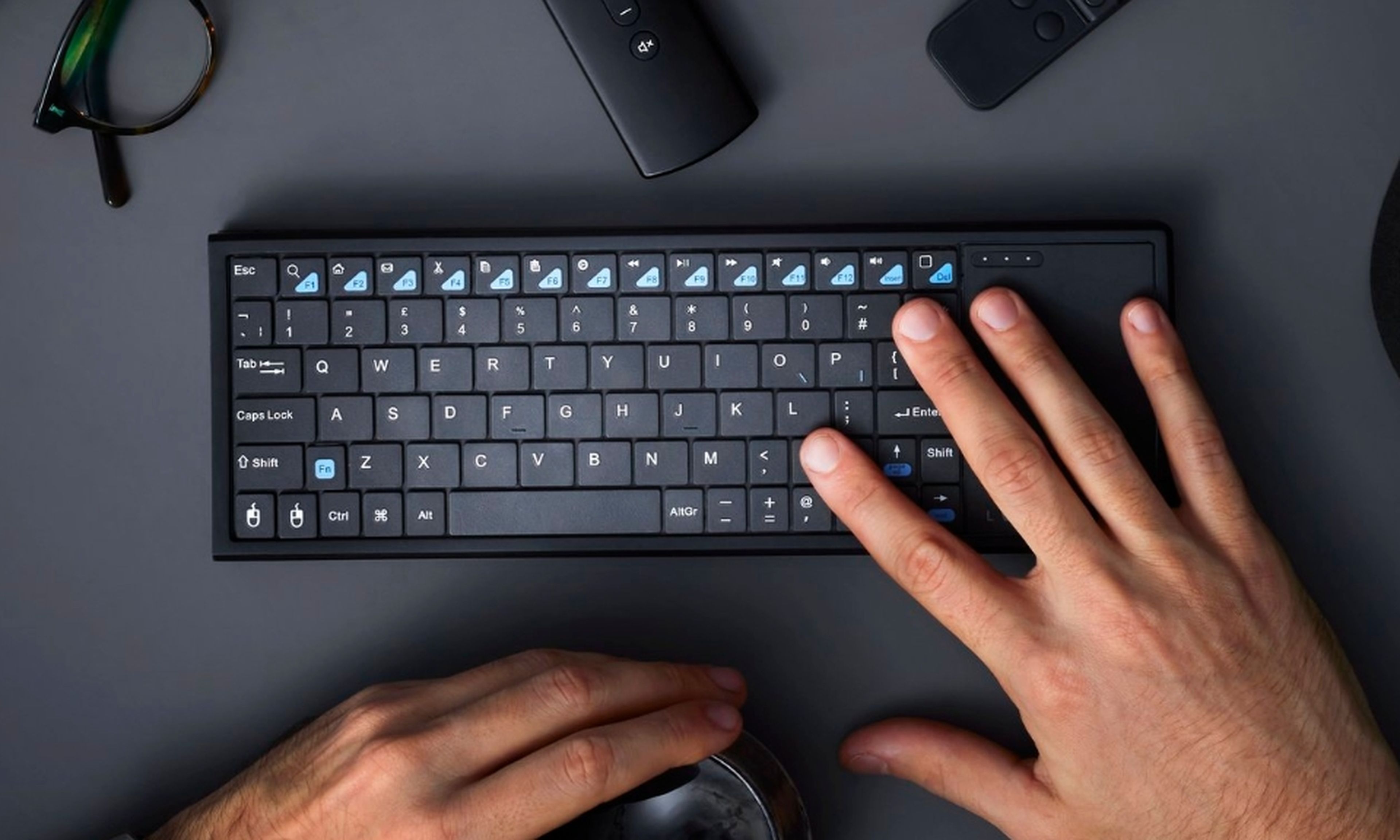 Abacus, el mini teclado con un PC dentro, que ejecuta Windows 10