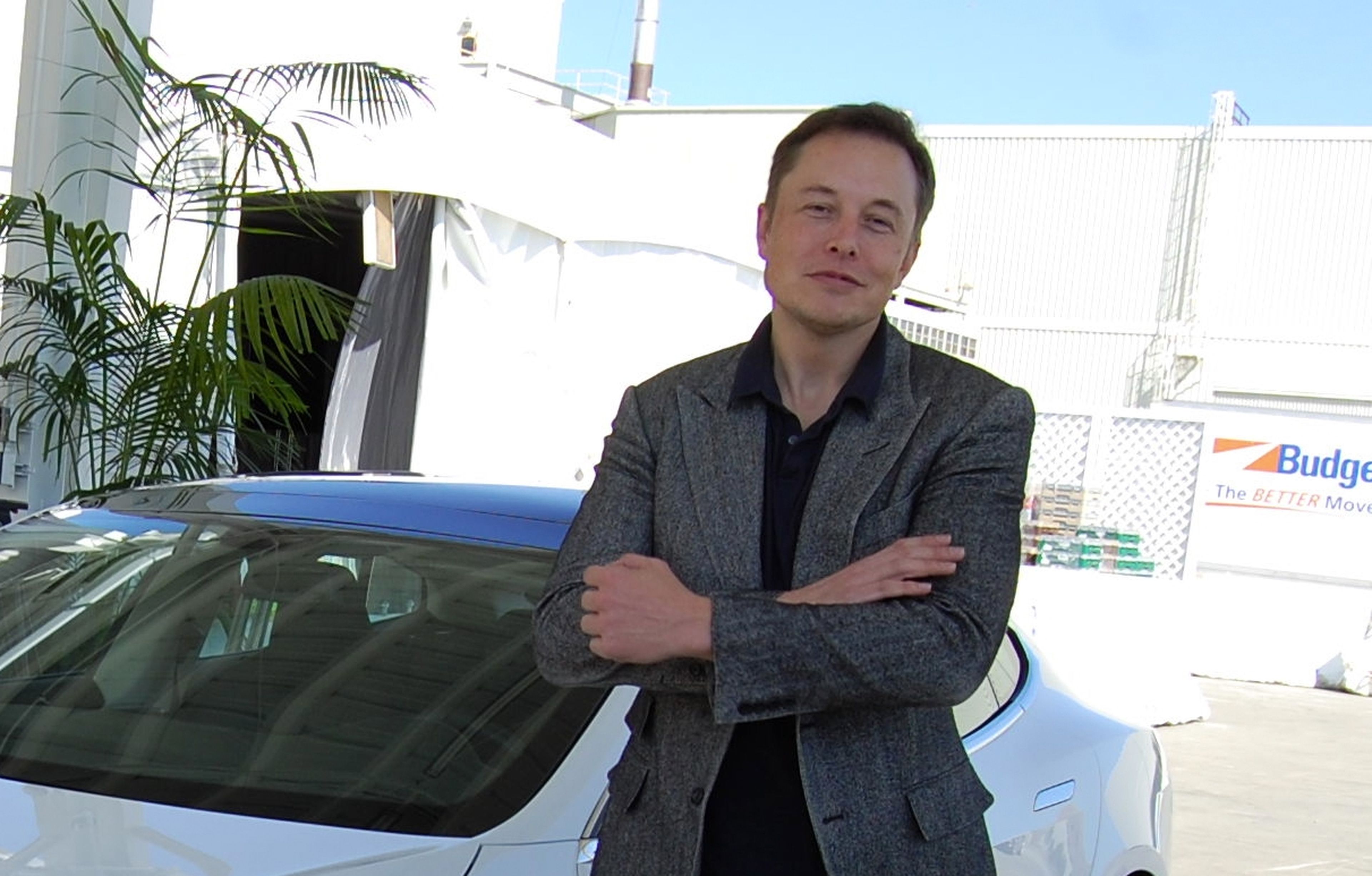 Elon Musk prohibió el teletrabajo en Tesla, y ahora los empleados no tienen aparcamientos, mesas ni WiFi para todos