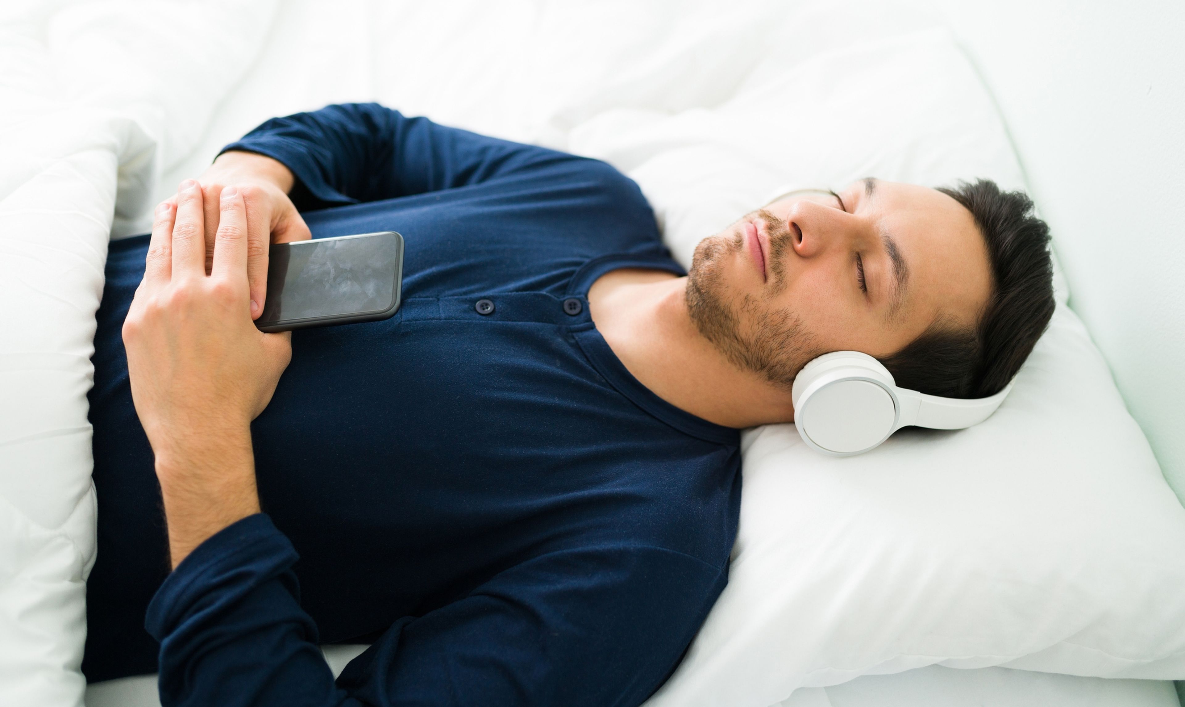 Así funcionan las máquinas de ruido blanco que ayudan a dormir más