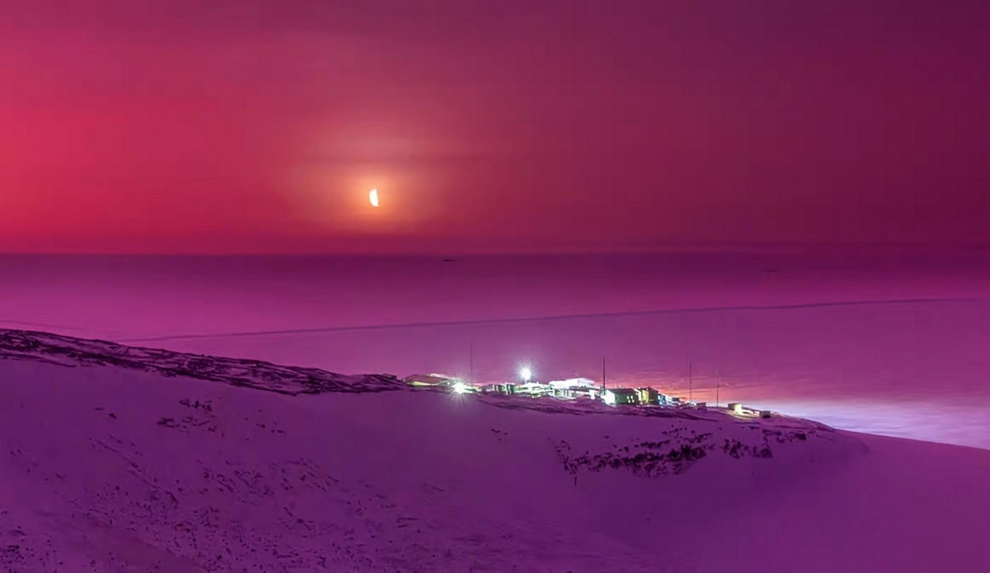 La Antártida se vuelve rosa por un fenómeno que tuvo lugar hace 6 meses, a 7.000 Km de distancia