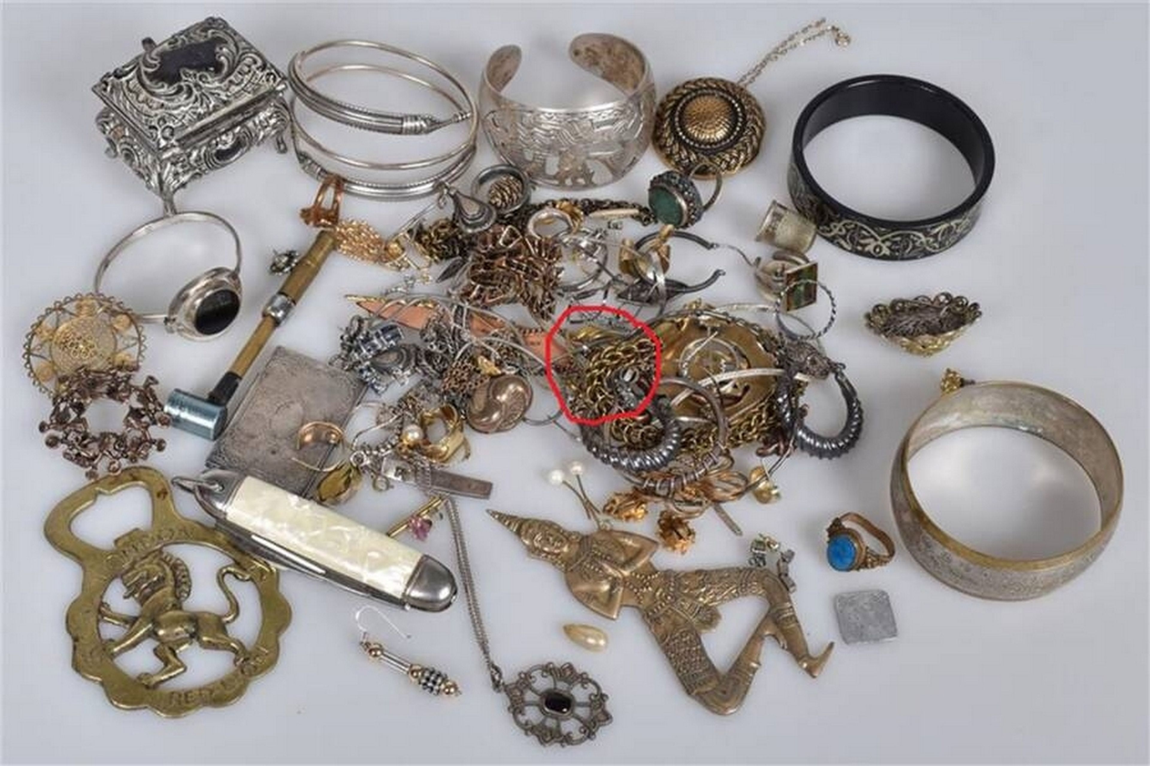 Compra unas baratijas en una joyería online y descubre un anillo vikingo de oro macizo de hace 1.000 años