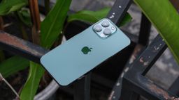 iPhone 13 Pro Max en color verde alpino