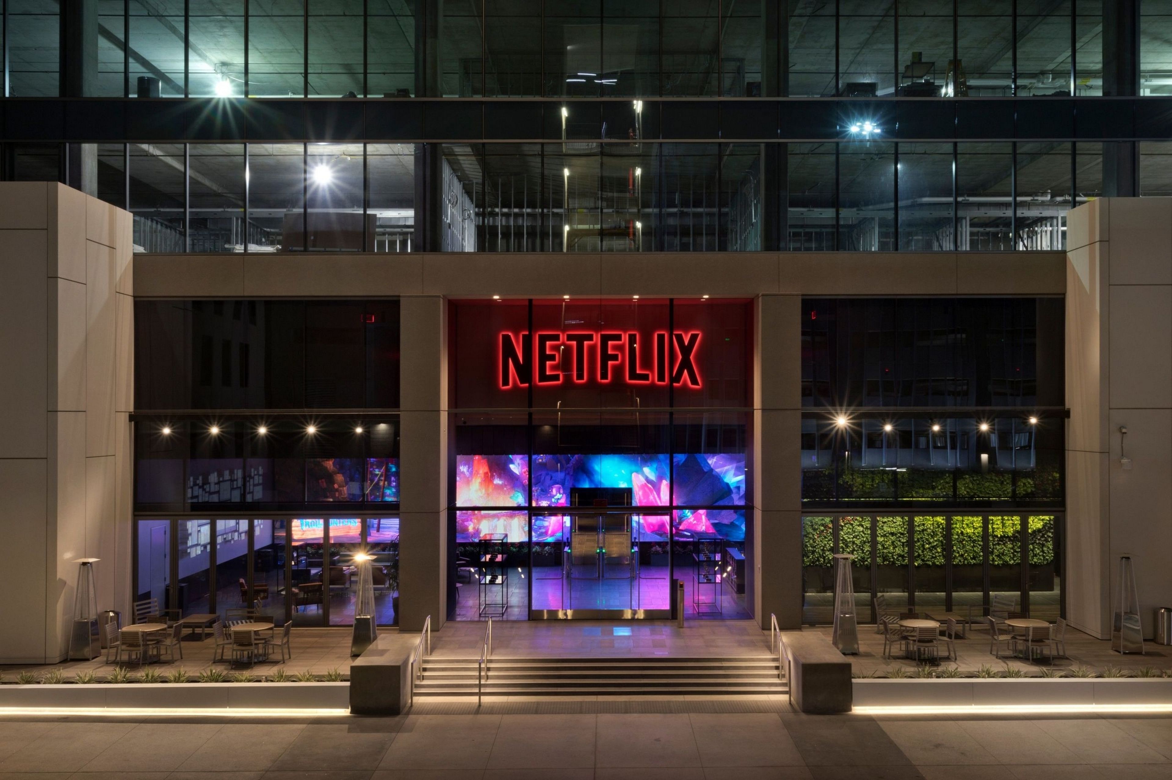 Netflix se busca un socio inesperado para su tarifa con anuncios: Microsoft