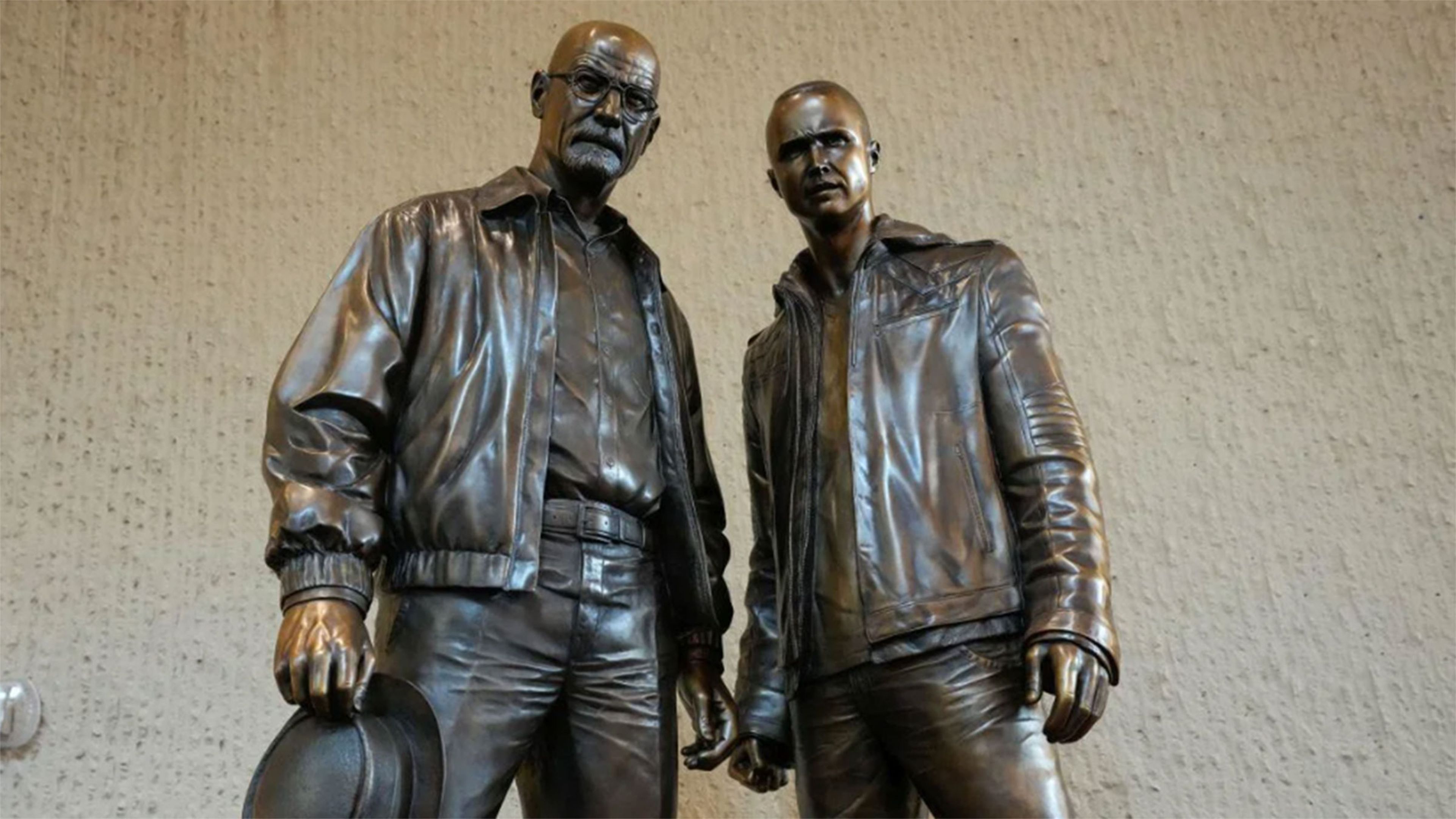 Los protagonistas de Breaking Bad inmortalizados en dos estatuas de bronce en la ciudad de Albuquerque