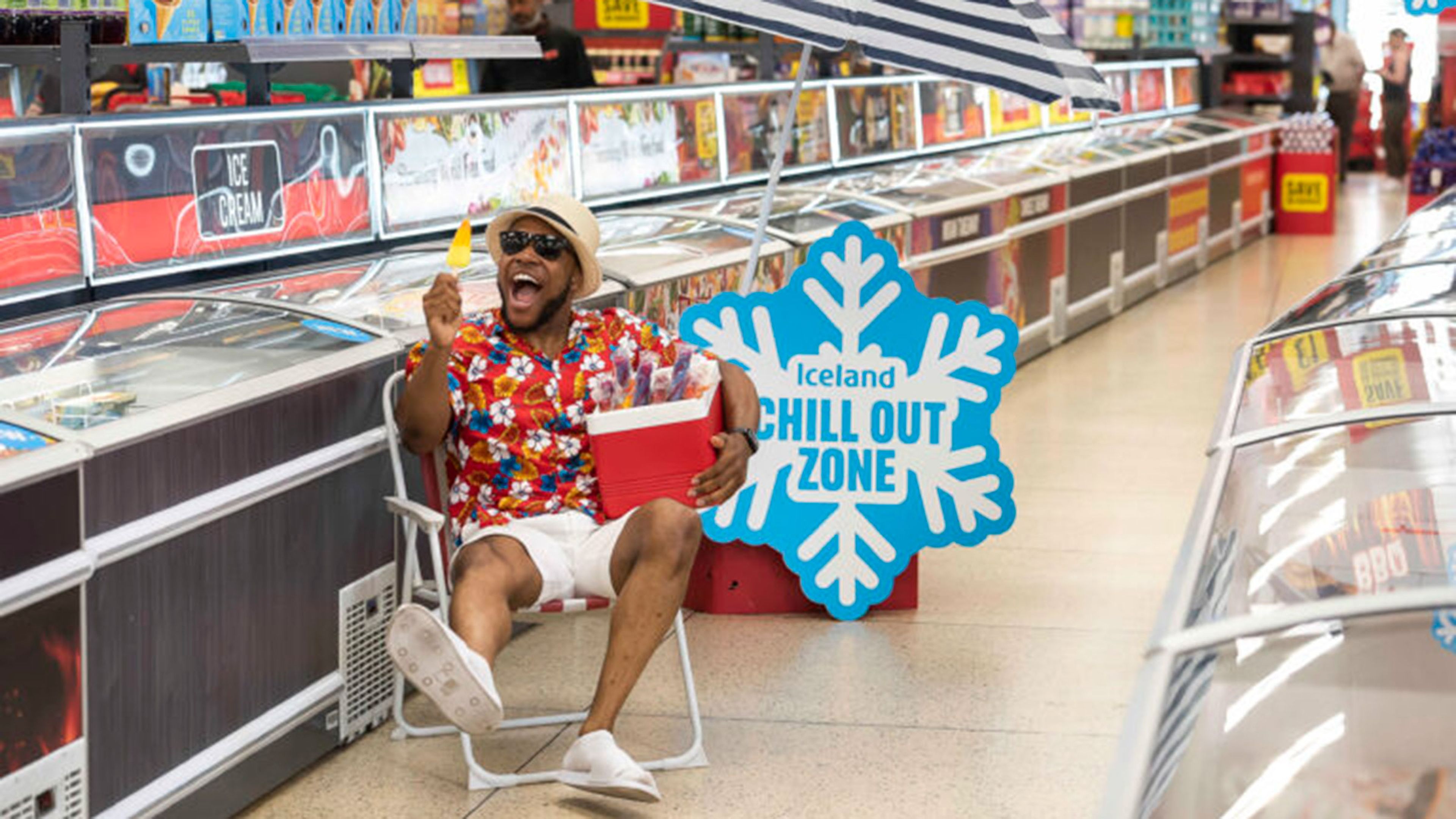 Este supermercado te permite descansar en el pasillo de congelados con tumbonas y polos de hielo gratis para evitar la ola de calor