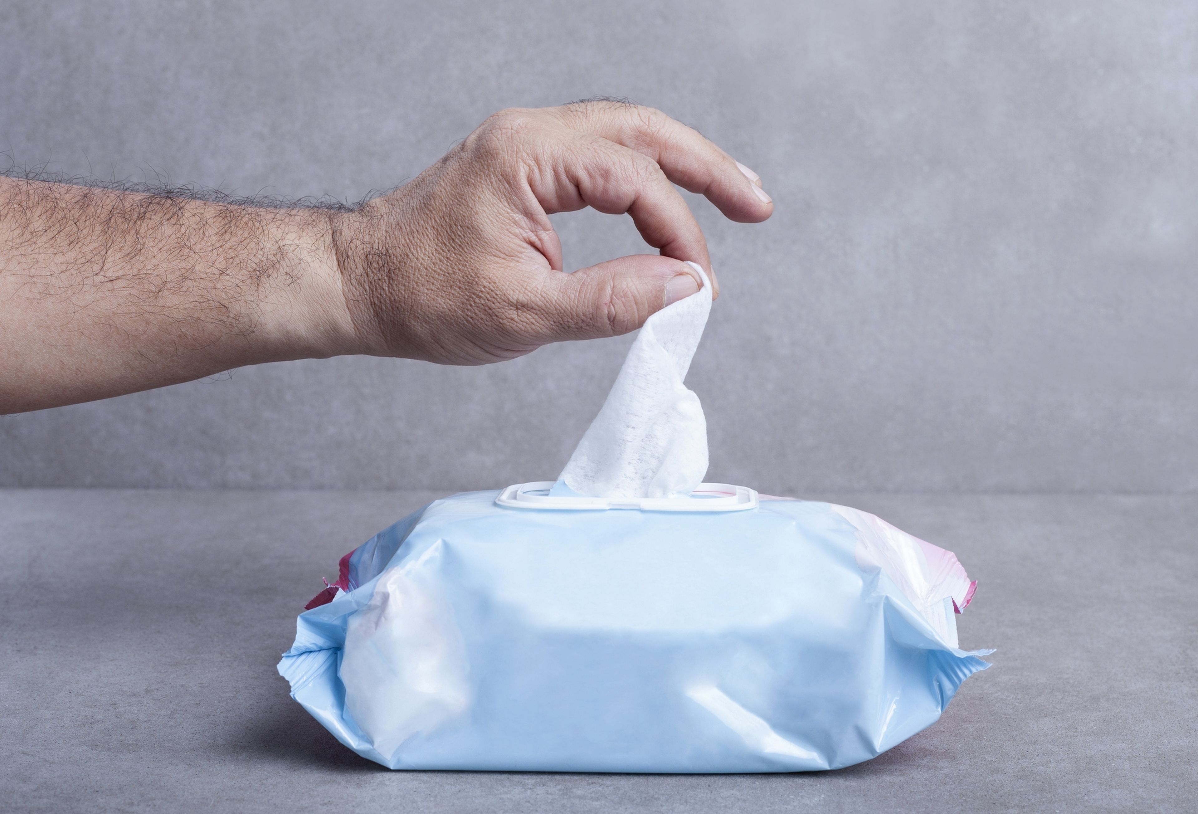 Cómo fabricar toallitas desinfectantes caseras, y ahorrar dinero