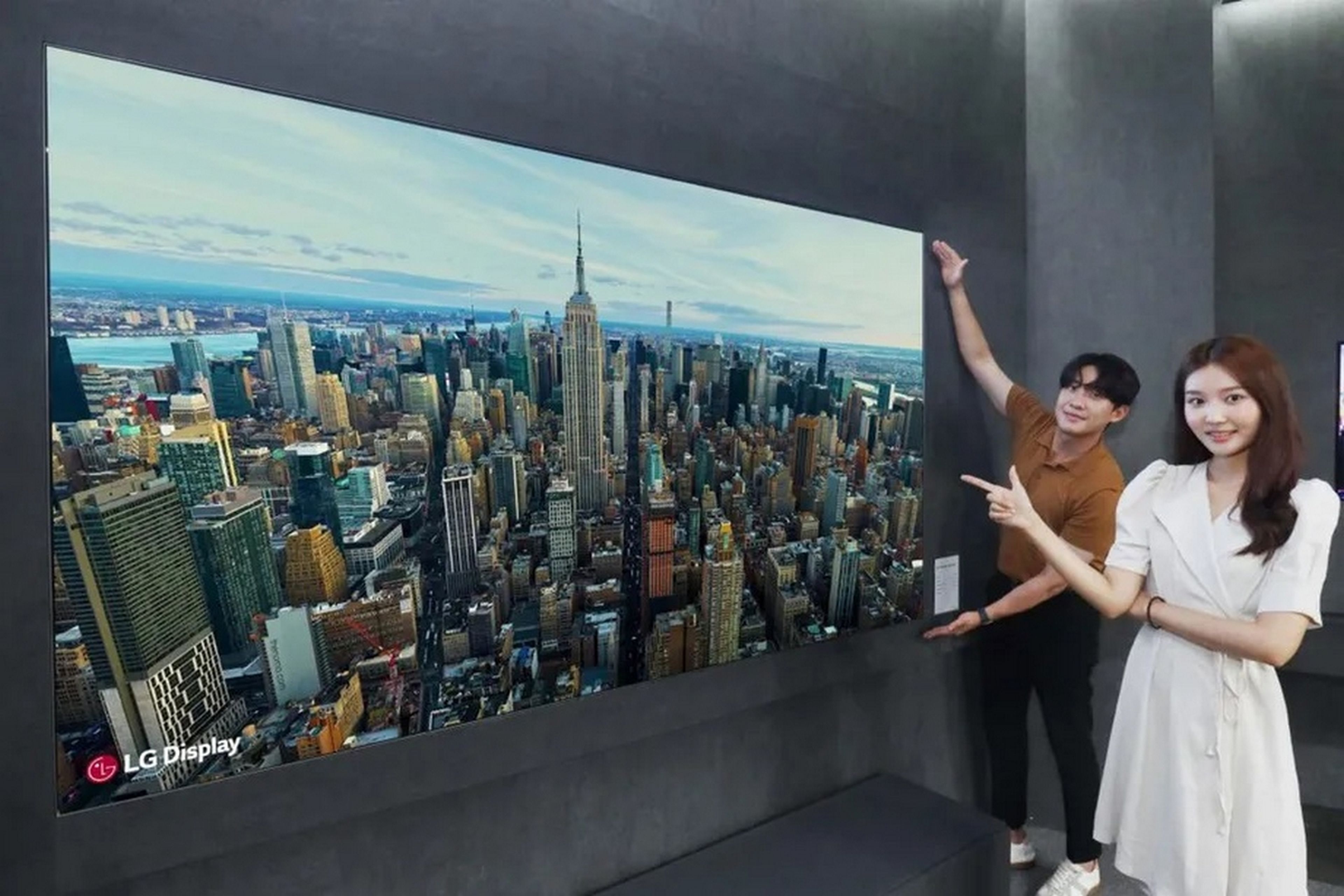 LG presenta un televisor OLED de 97 pulgadas sin altavoces, emite sonido 5.1 mediante vibraciones