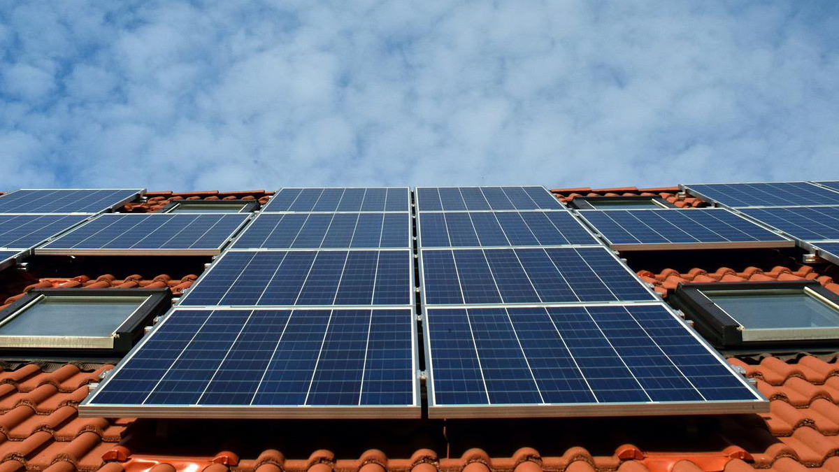 Los paneles solares orgánicos se lo ponen muy difícil a los convencionales:  son más baratos, flexibles y cada vez más eficientes