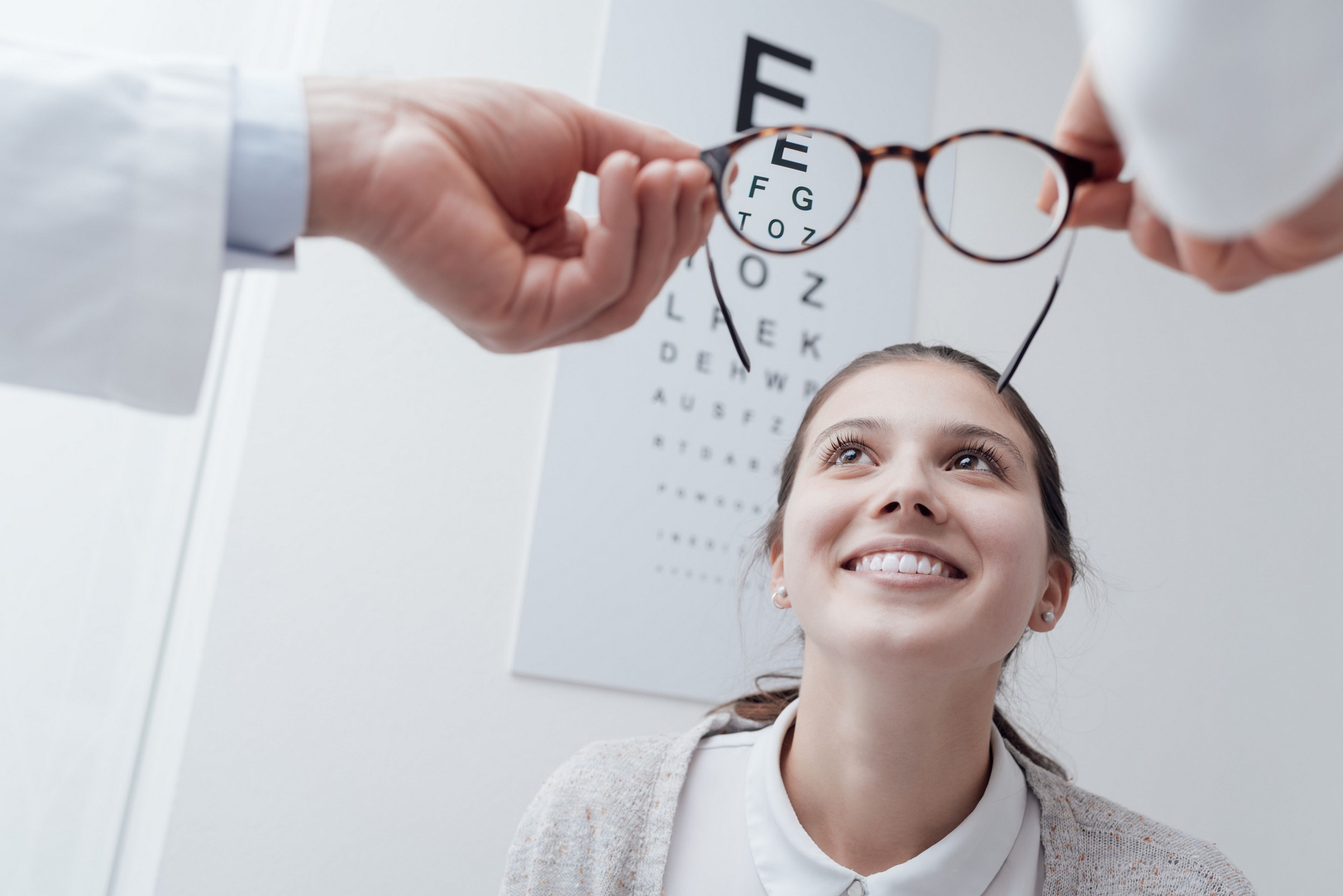 Salen a la venta en Japón las gafas que curan la miopía