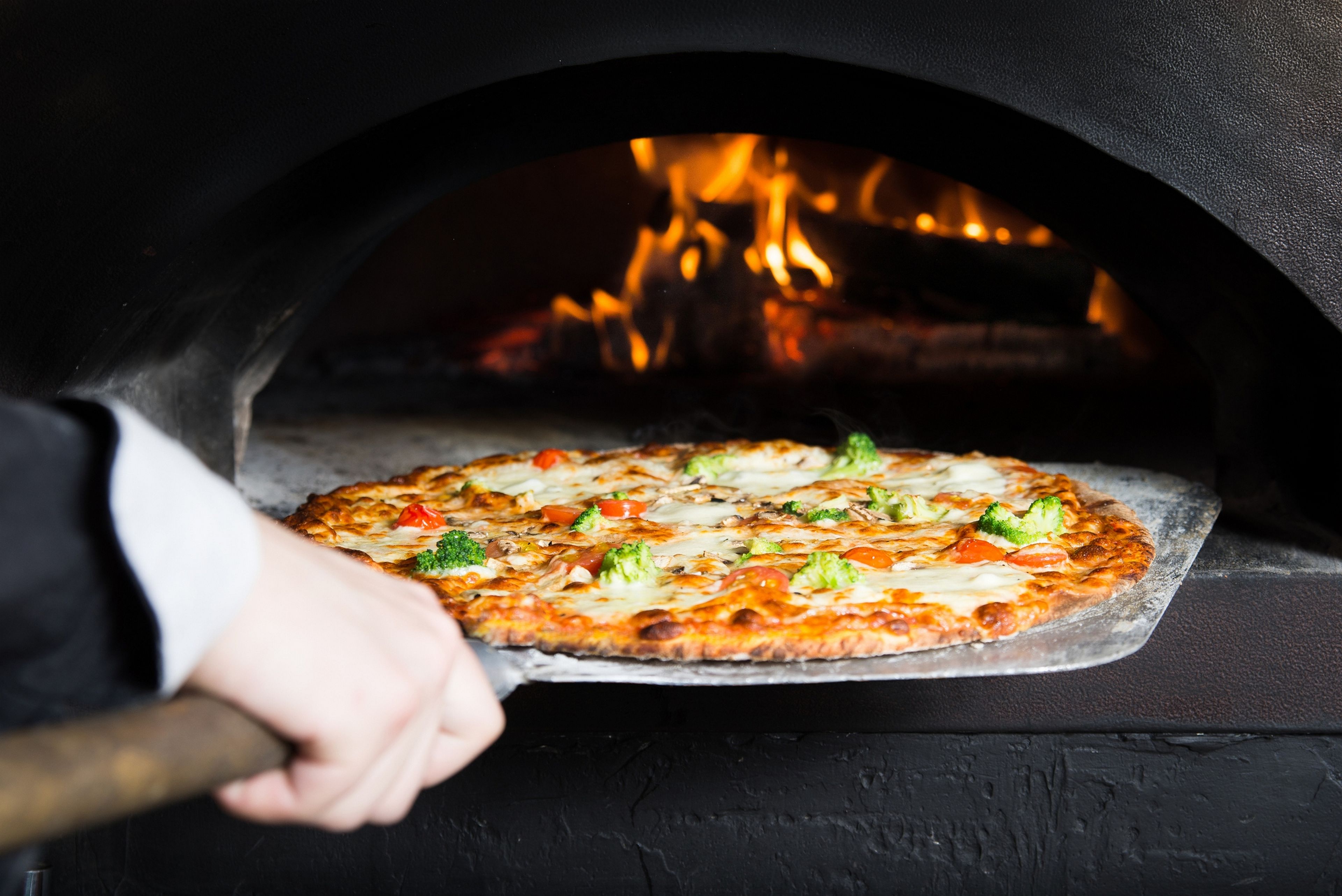Cosas que nunca debes pedir en un restaurante o pizzer铆a, seg煤n varios chefs