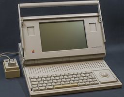 Hace 33 años Apple lanzaba su primer portátil de tan solo 7 kilos: Macintosh Portable