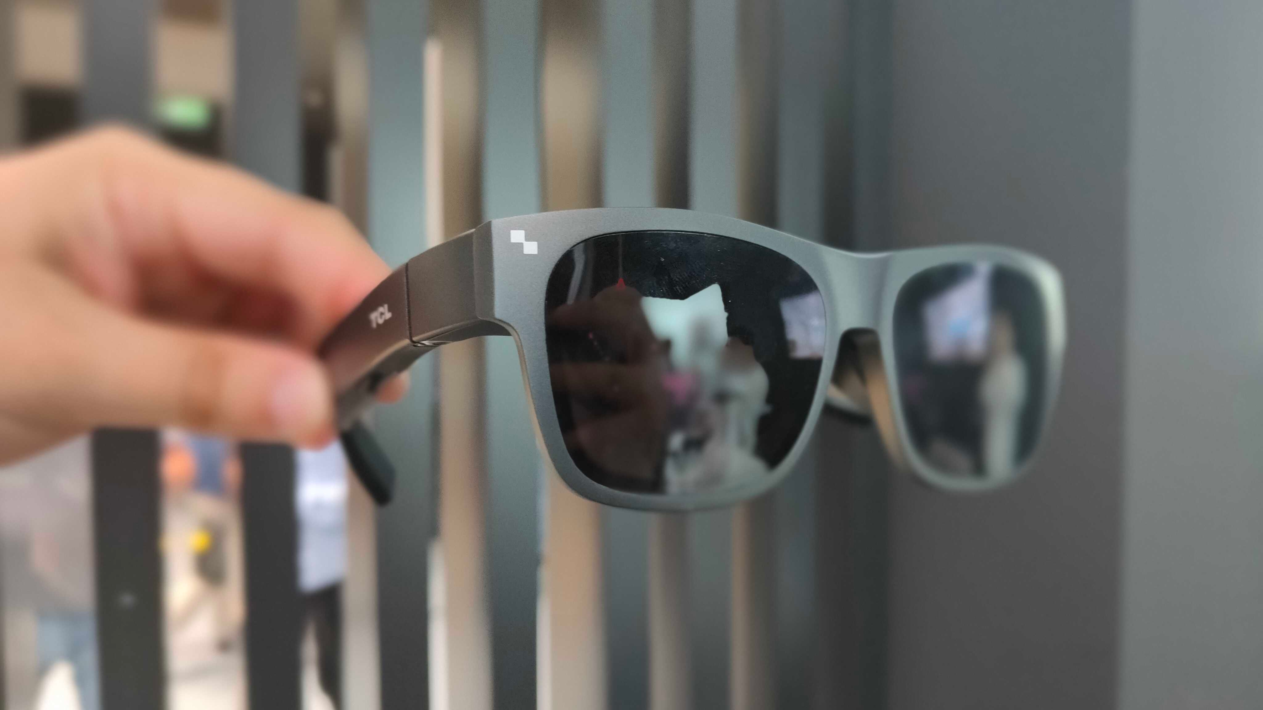TCL NXTWEAR S: así son las nuevas gafas inteligentes con pantallas Micro  OLED para ver películas en cualquier lugar | Computer Hoy