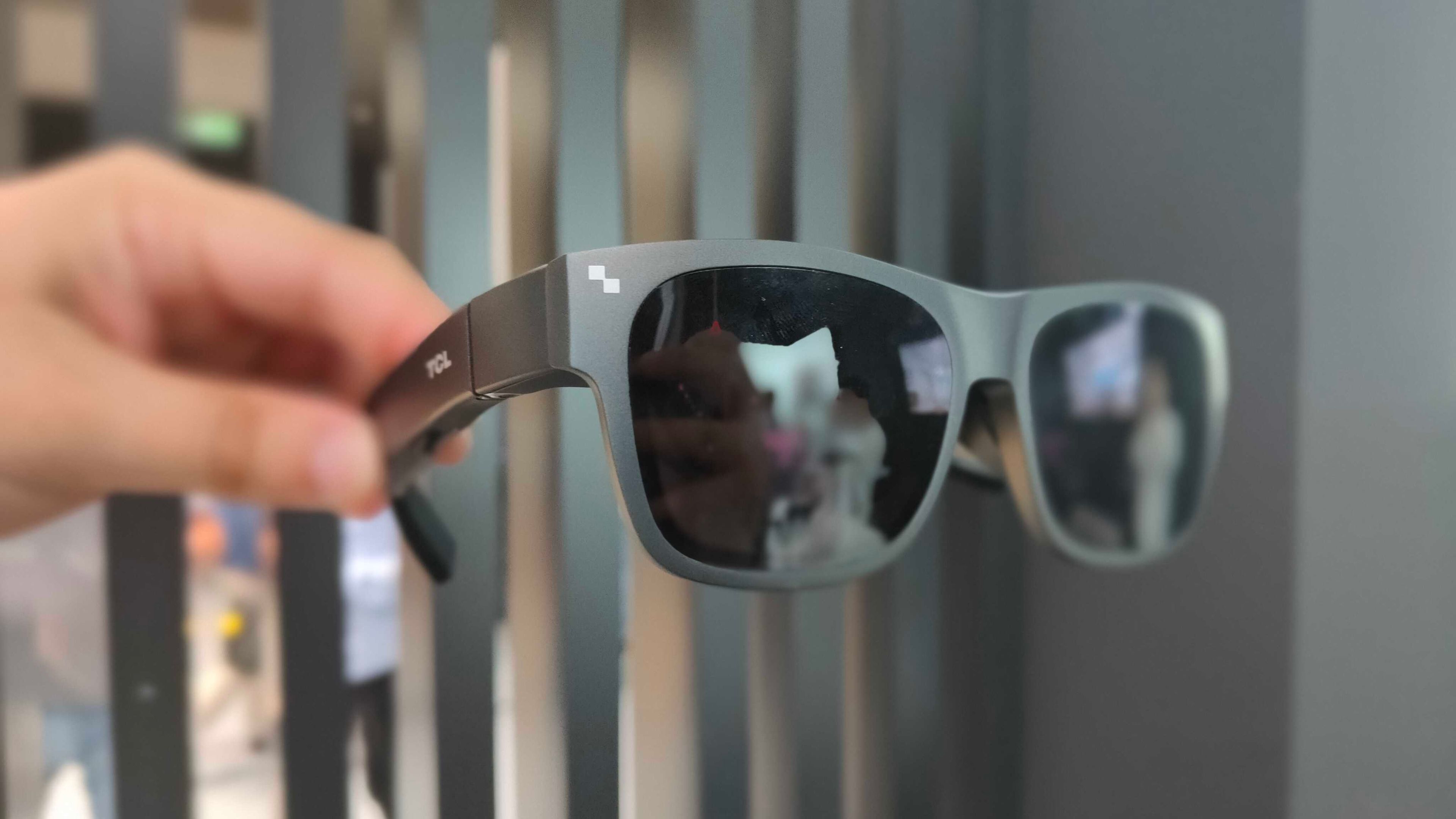 TCL NXTWEAR S: así son las nuevas gafas inteligentes con pantallas MIcro OLED para ver películas en cualquier lugar