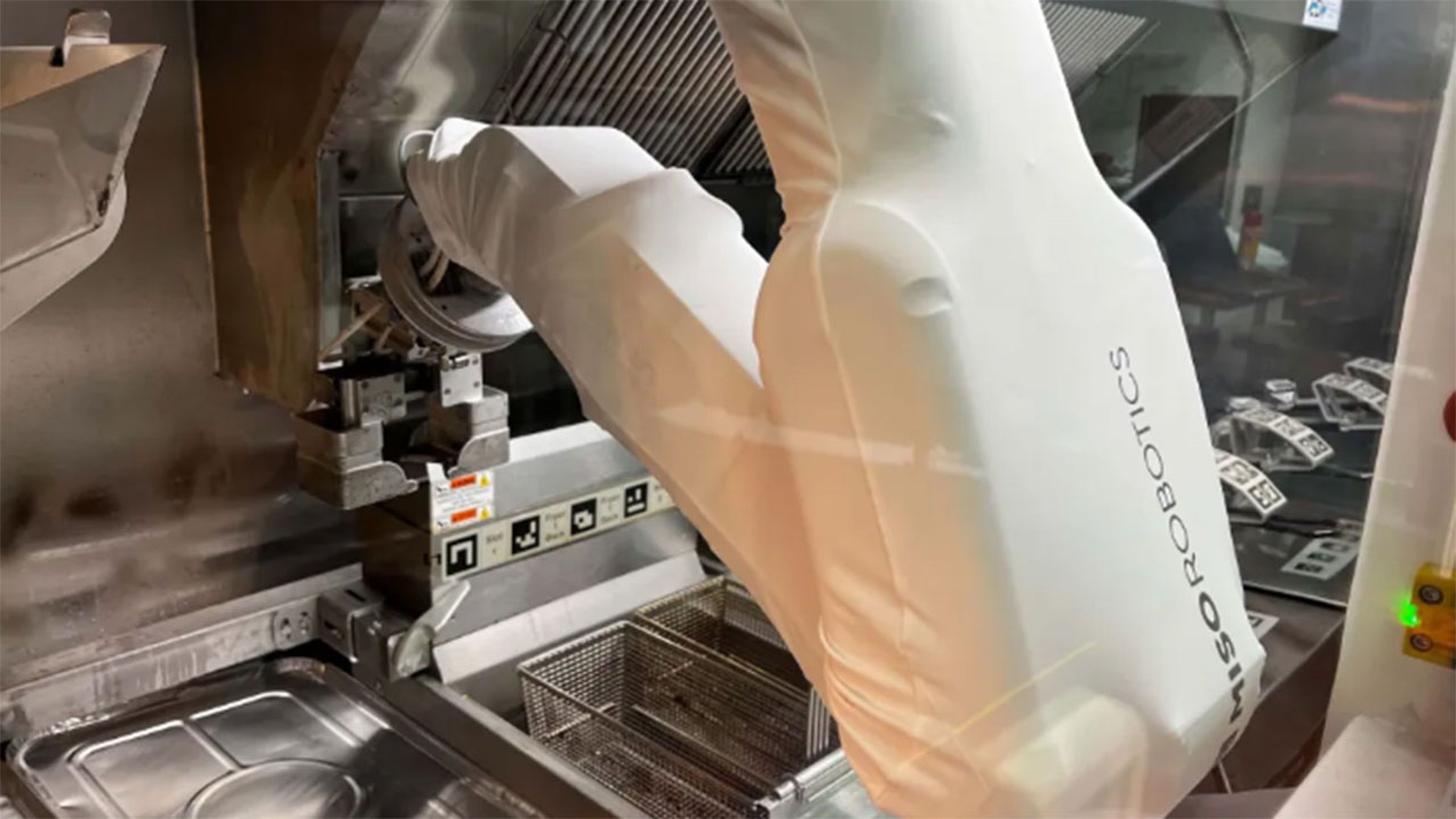 Nuevo robot que pretende sustituir a los humanos en las cocinas de la industria de comida rápida