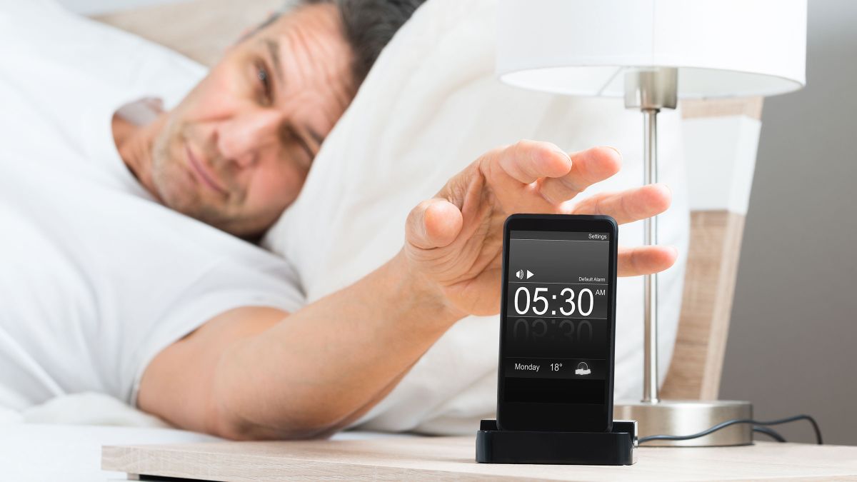 There's A Scientific Reason Why You Shouldn't Hit The Snooze Button On