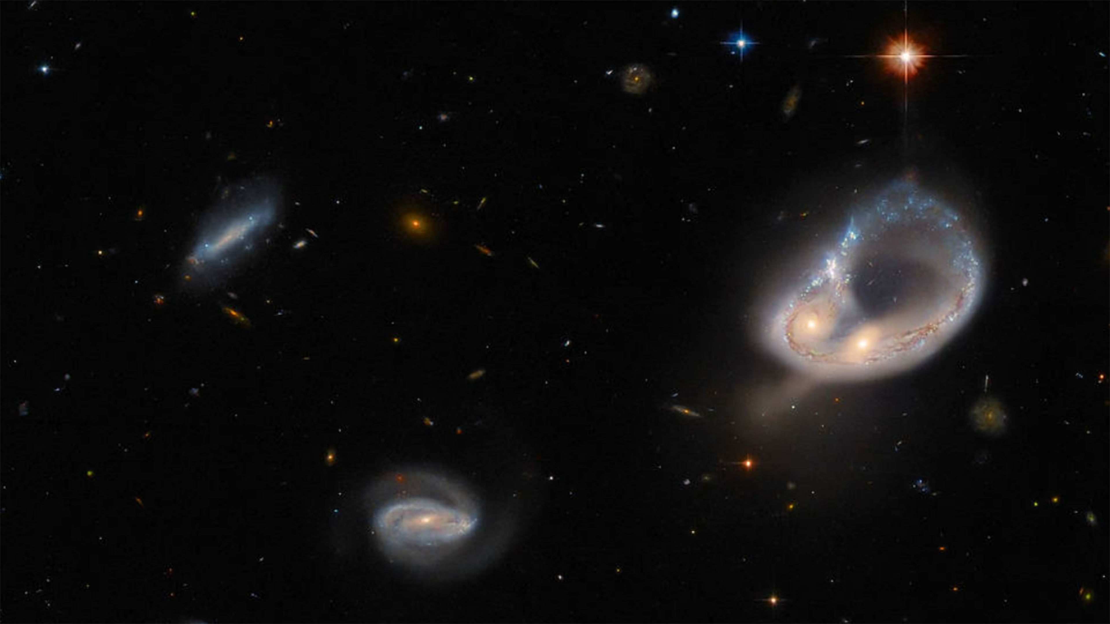 Se captura el espectacular momento en el que dos galaxias se fusionan creando un anillo galáctico