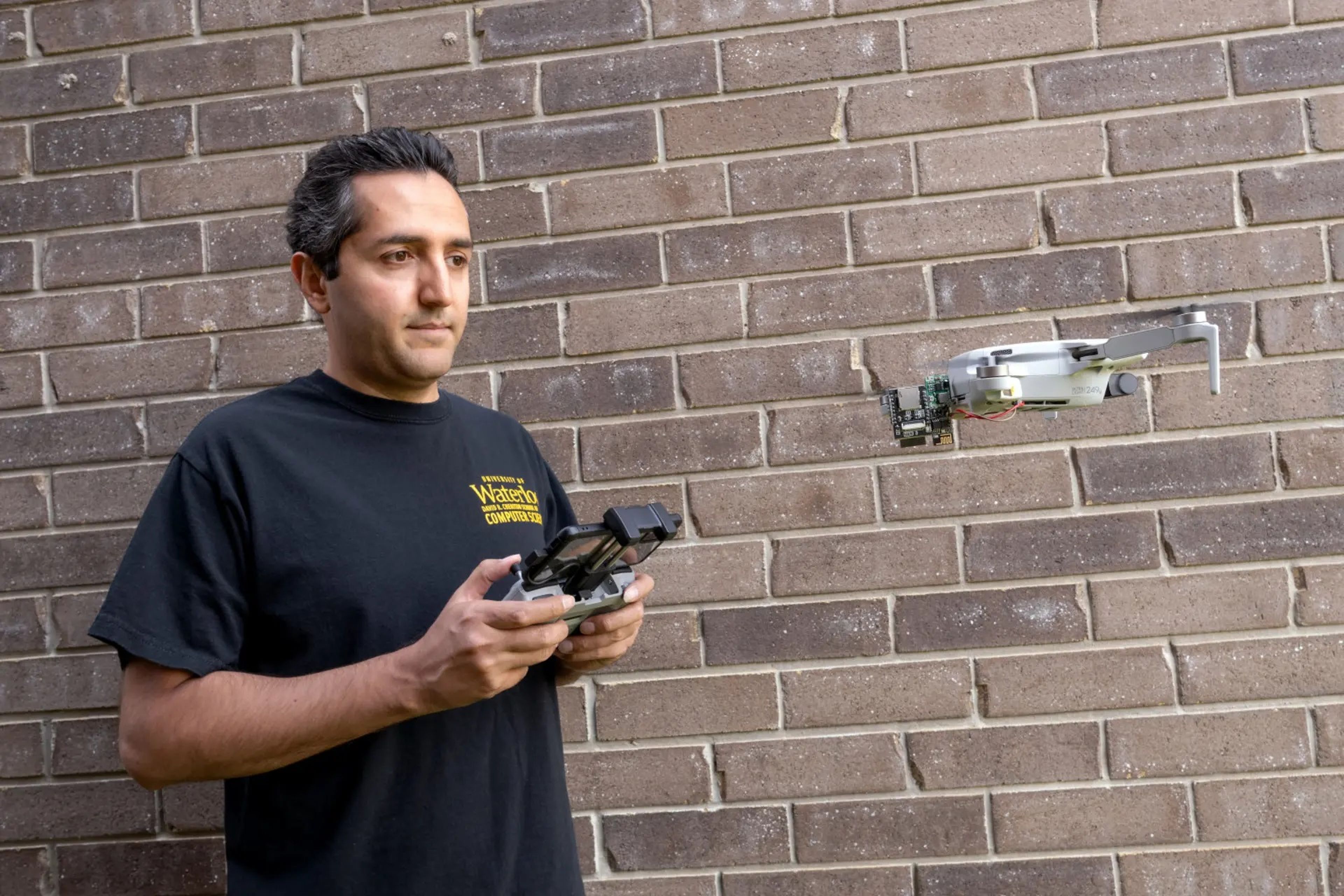 Este dron puede ver a través de las paredes para decirle a los ladrones dónde está la Smart TV o los ordenadores