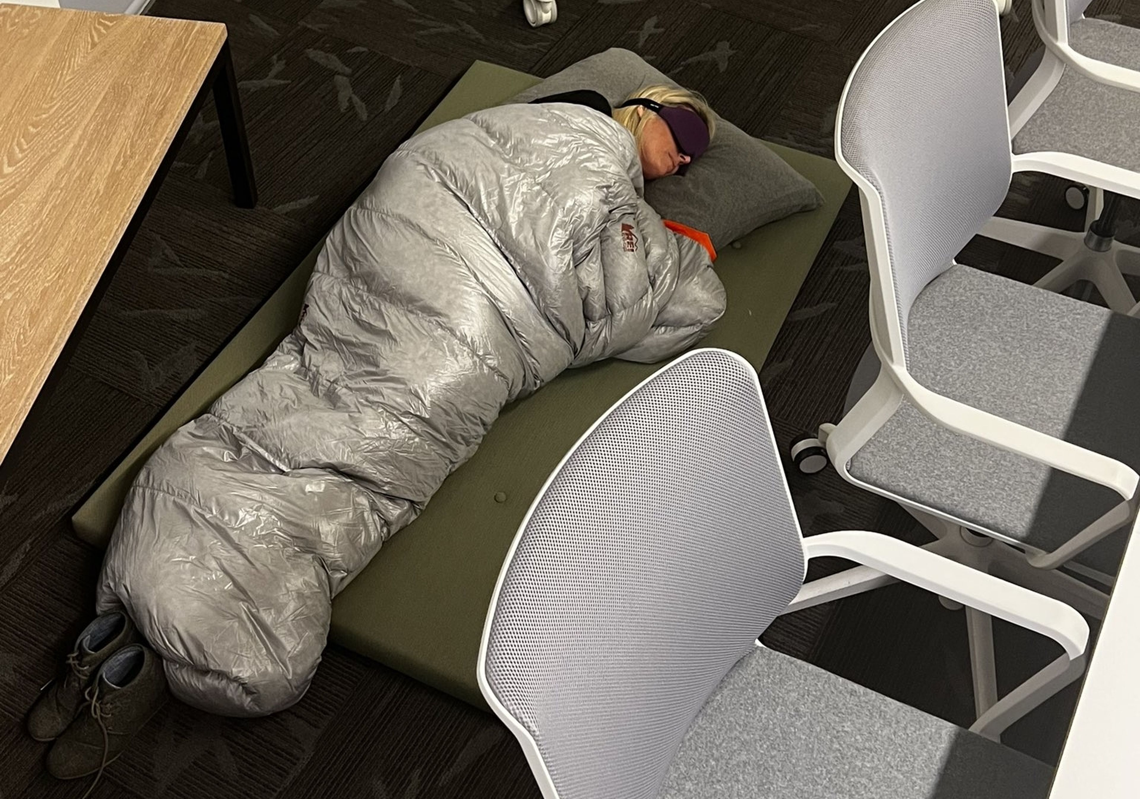 Los empleados de Twitter están durmiendo en la oficina para cumplir las exigencias de Elon Musk
