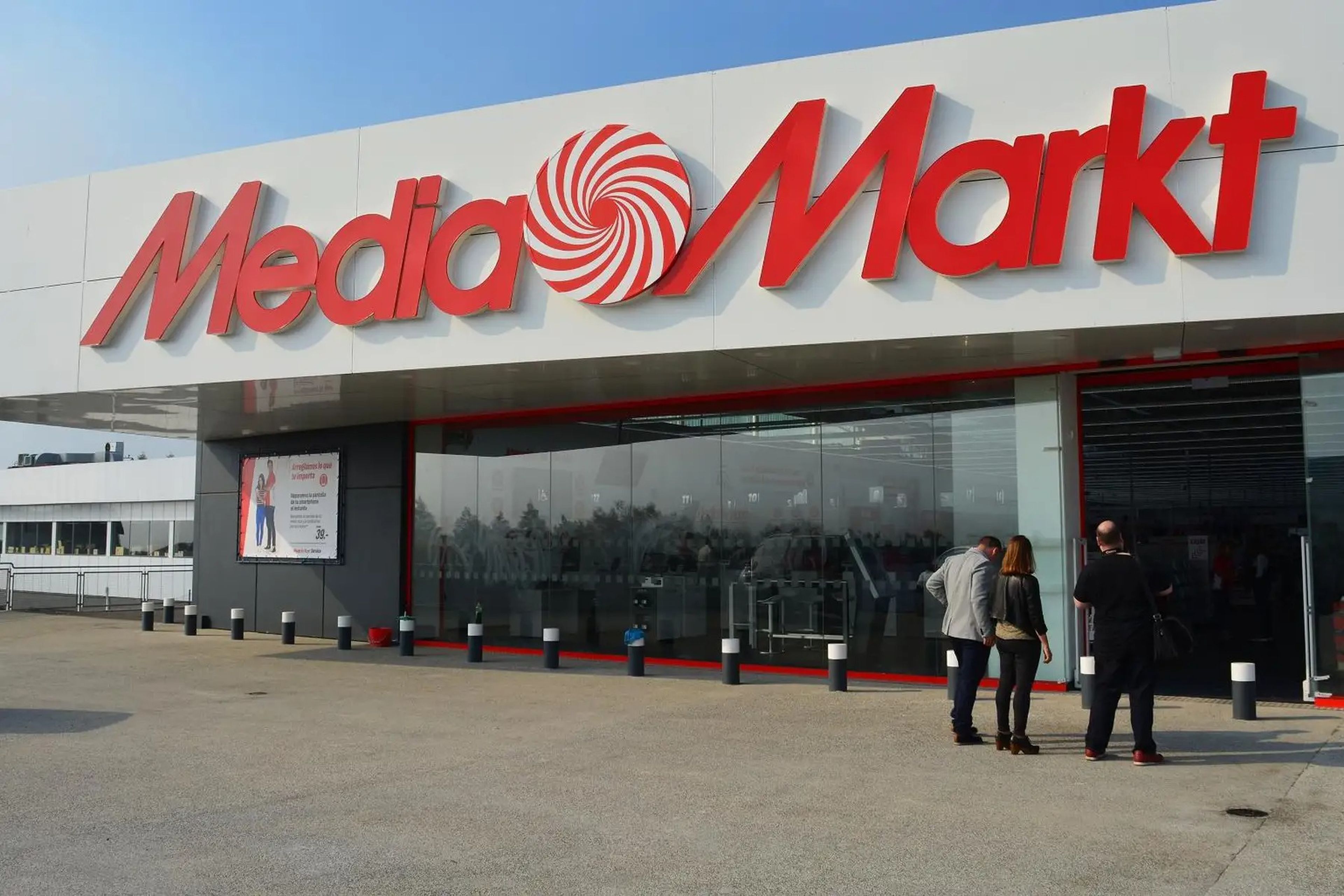 Frontal de la tienda de MediaMarkt en Sabadell