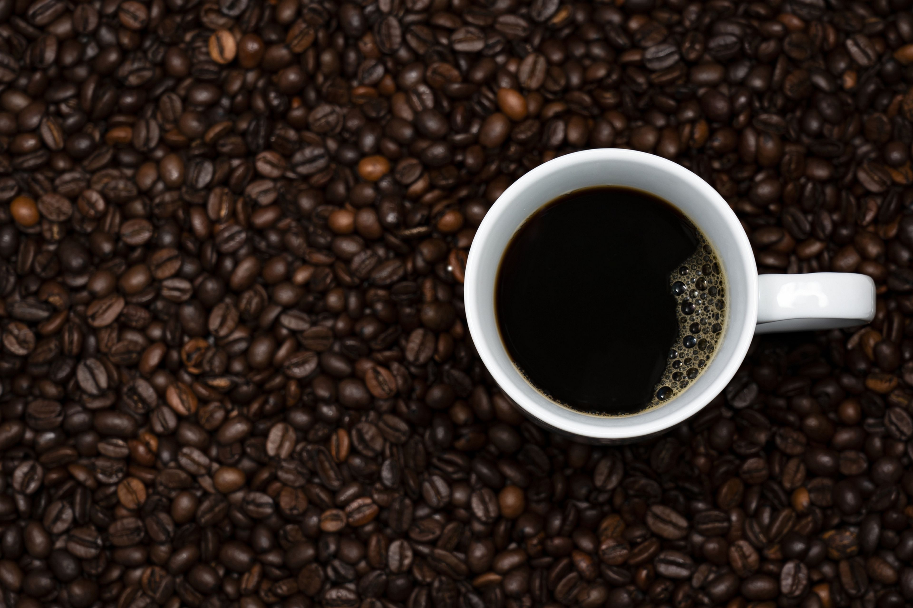 ¿Qué se hace con la cafeína que se extrae del café descafeinado?