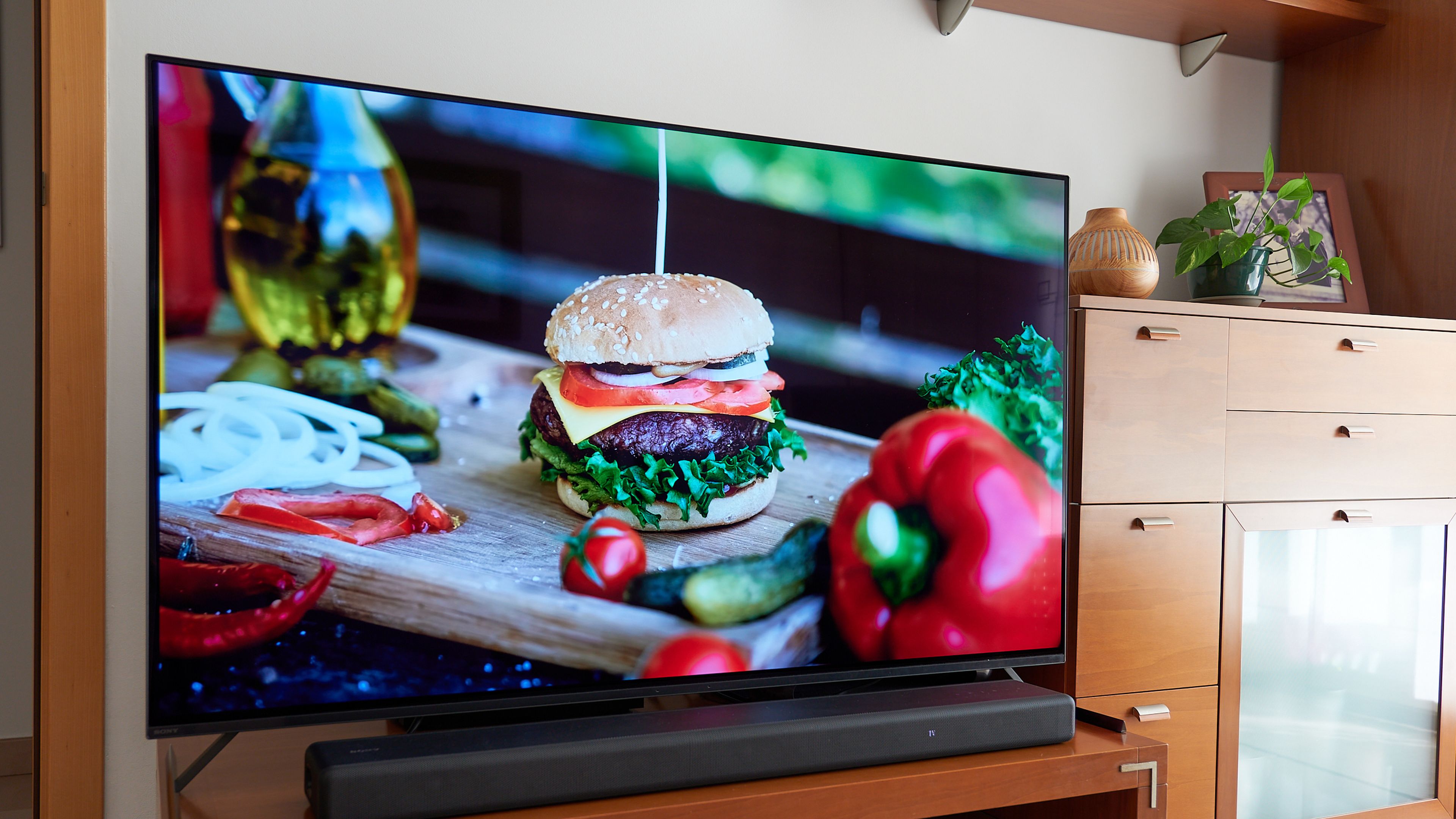Pantalla de 55 pulgadas, HDMI 2.1 y Dolby Atmos: esta smart TV Philips con  descuento se queda a su precio más bajo