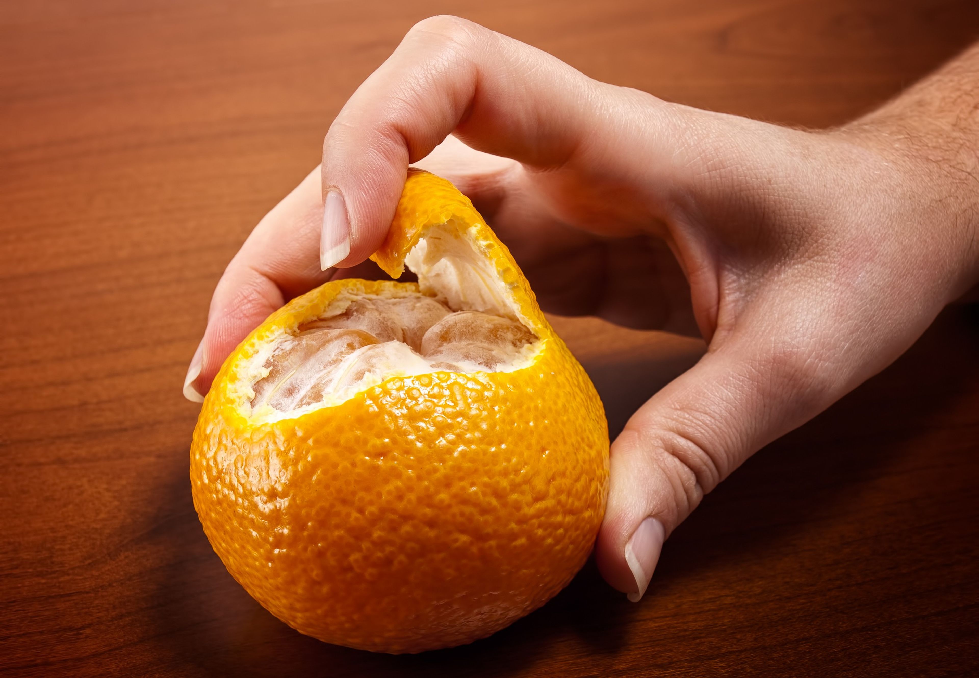 Una abuela japonesa nos descubre la mejor forma de pelar una mandarina