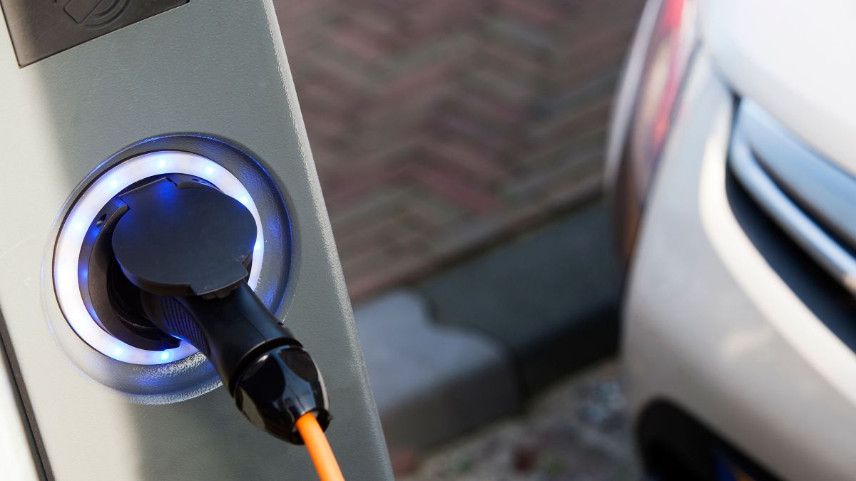 You can use the electric car battery to power your home Gearrice