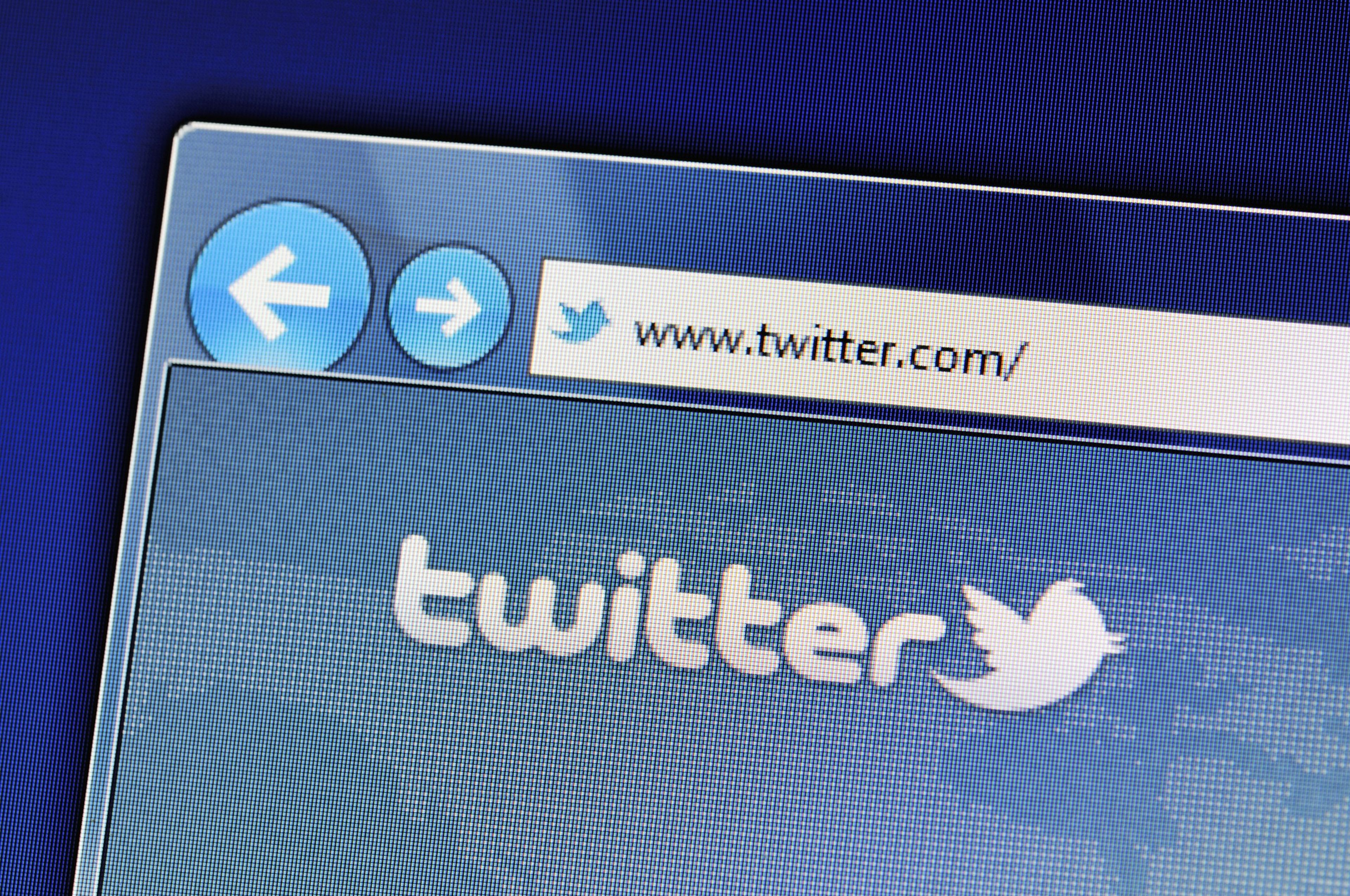 Twitter prohíbe las cuentas que promocionen todas estas redes sociales, incluyendo Facebook e Instagram