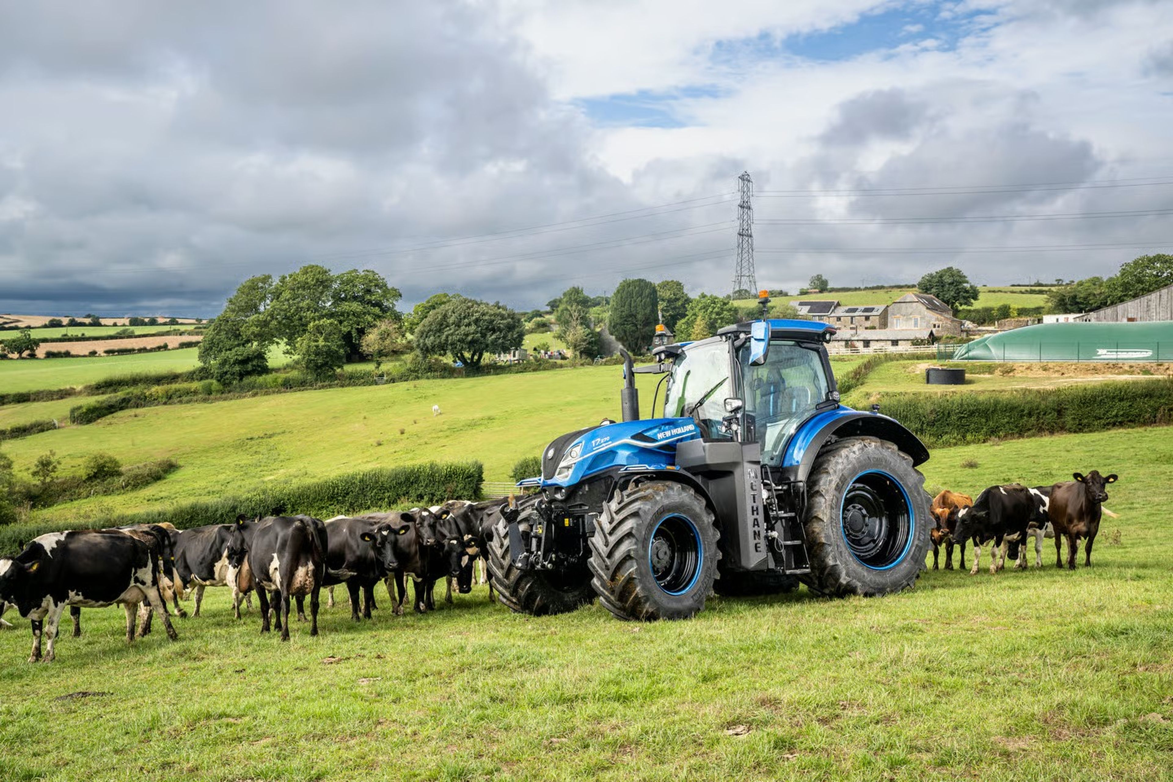 Desarrollan un tractor ecológico impulsado por estiércol de vaca