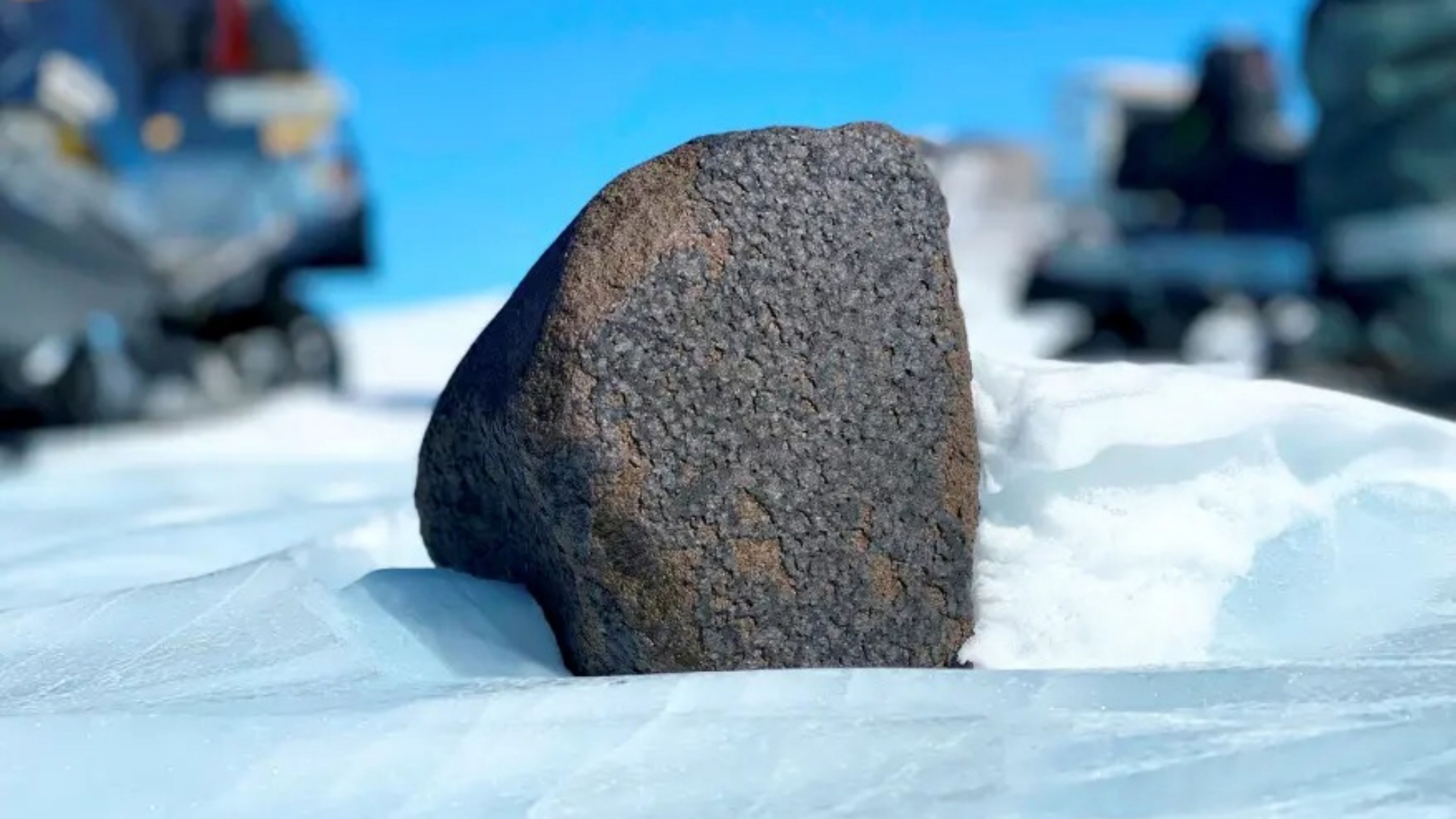 Descubren en la Antártida un enorme meteorito con materiales con millones de años de antigüedad