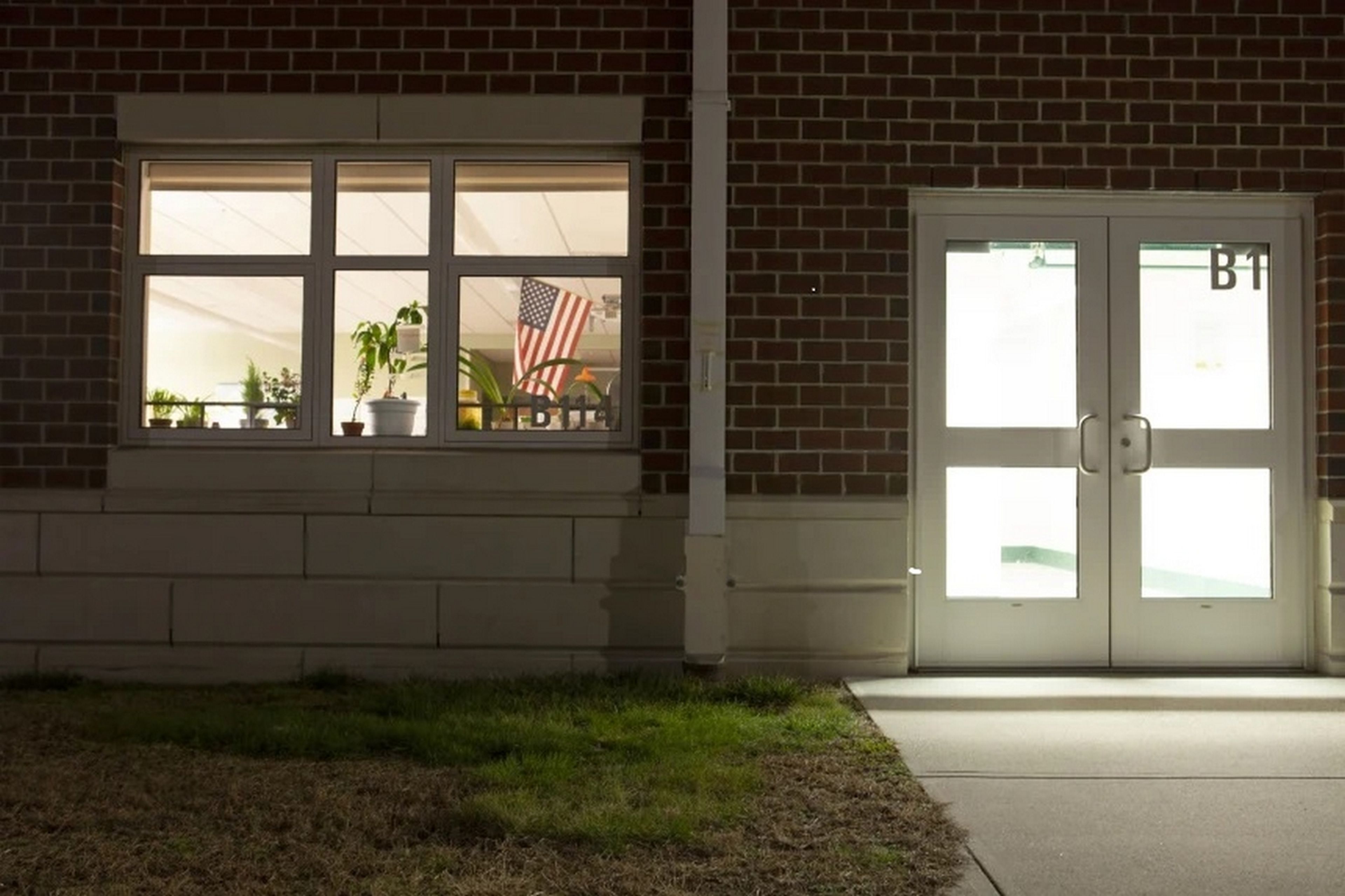 Un instituto de Massachusetts lleva año y medio con las luces inteligentes encendidas las 24 horas, porque no pueden apagarlas
