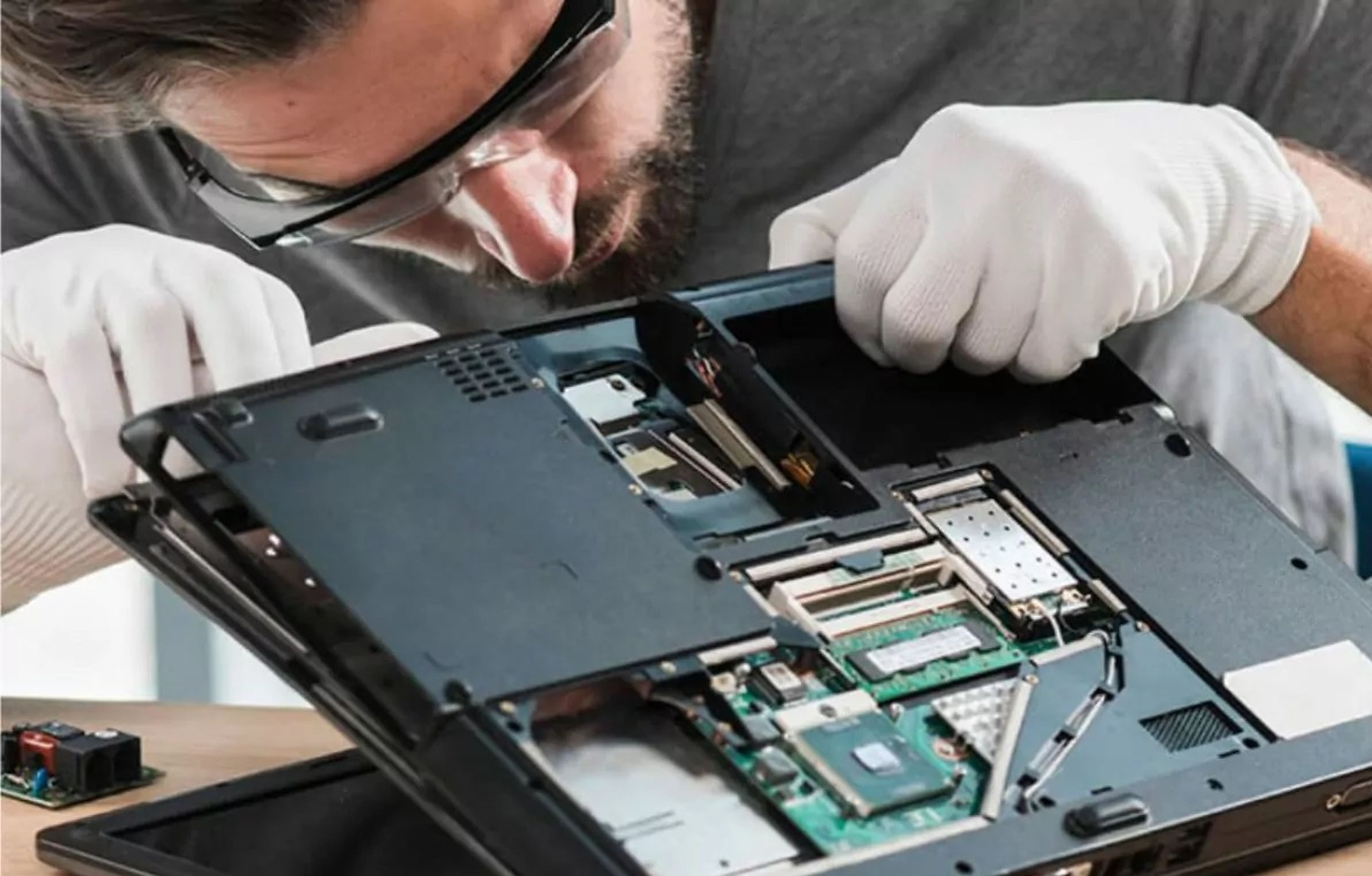 Reparar un portatil por un técnico