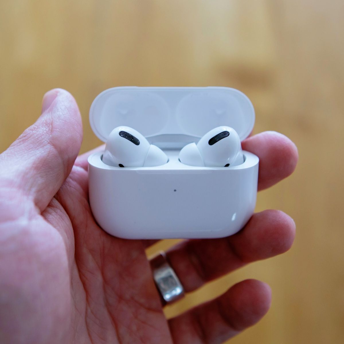 AirPods con estuche de carga USB-C: la sorpresa de Apple para el  lanzamiento del iPhone 15