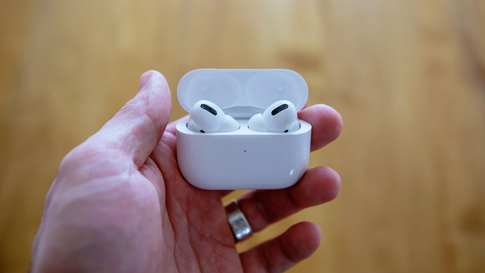 AirPods Pro con USB-C y un monitor inteligente: estos son los planes de ...