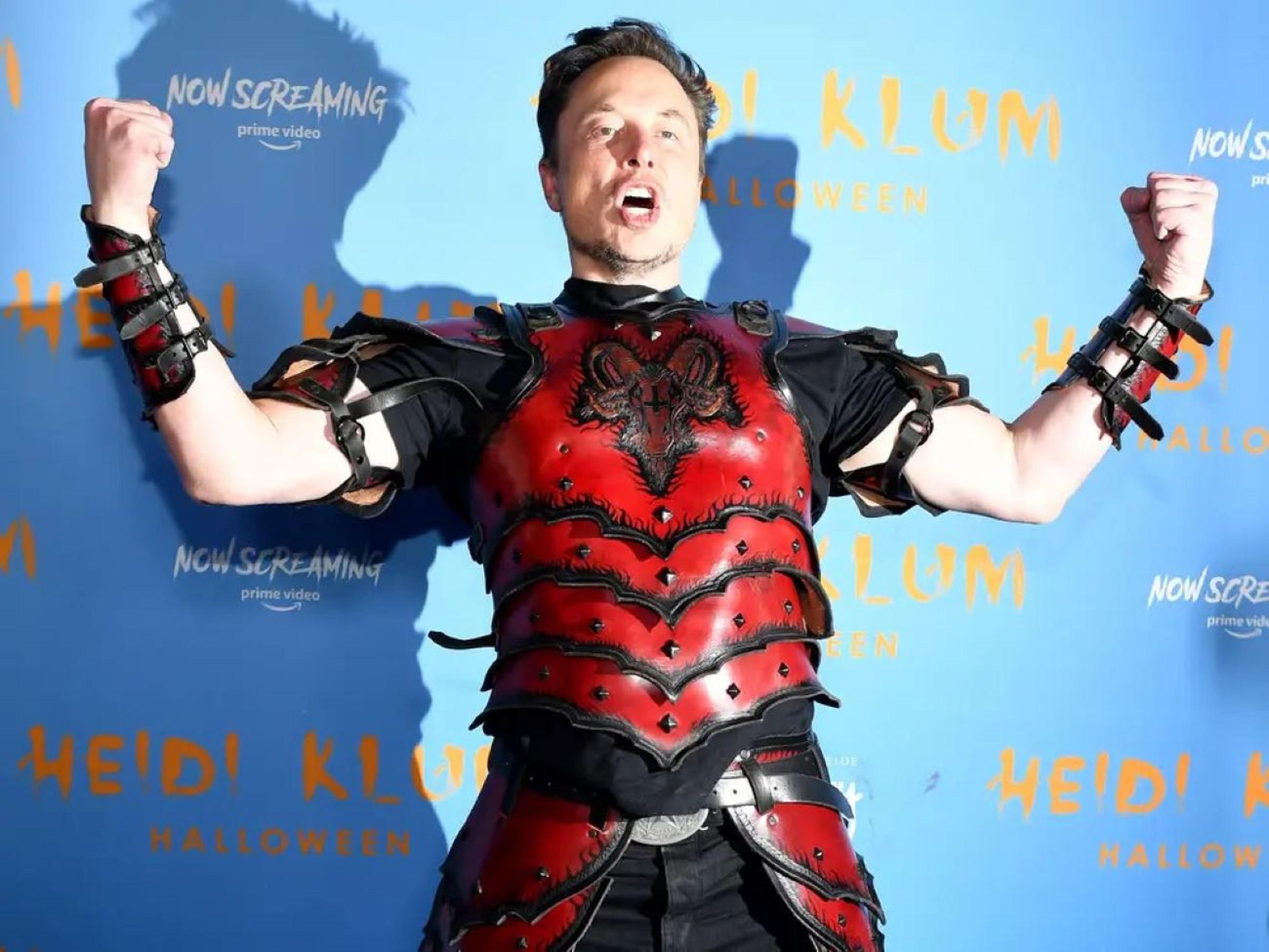 Elon Musk, disfrazado con armadura