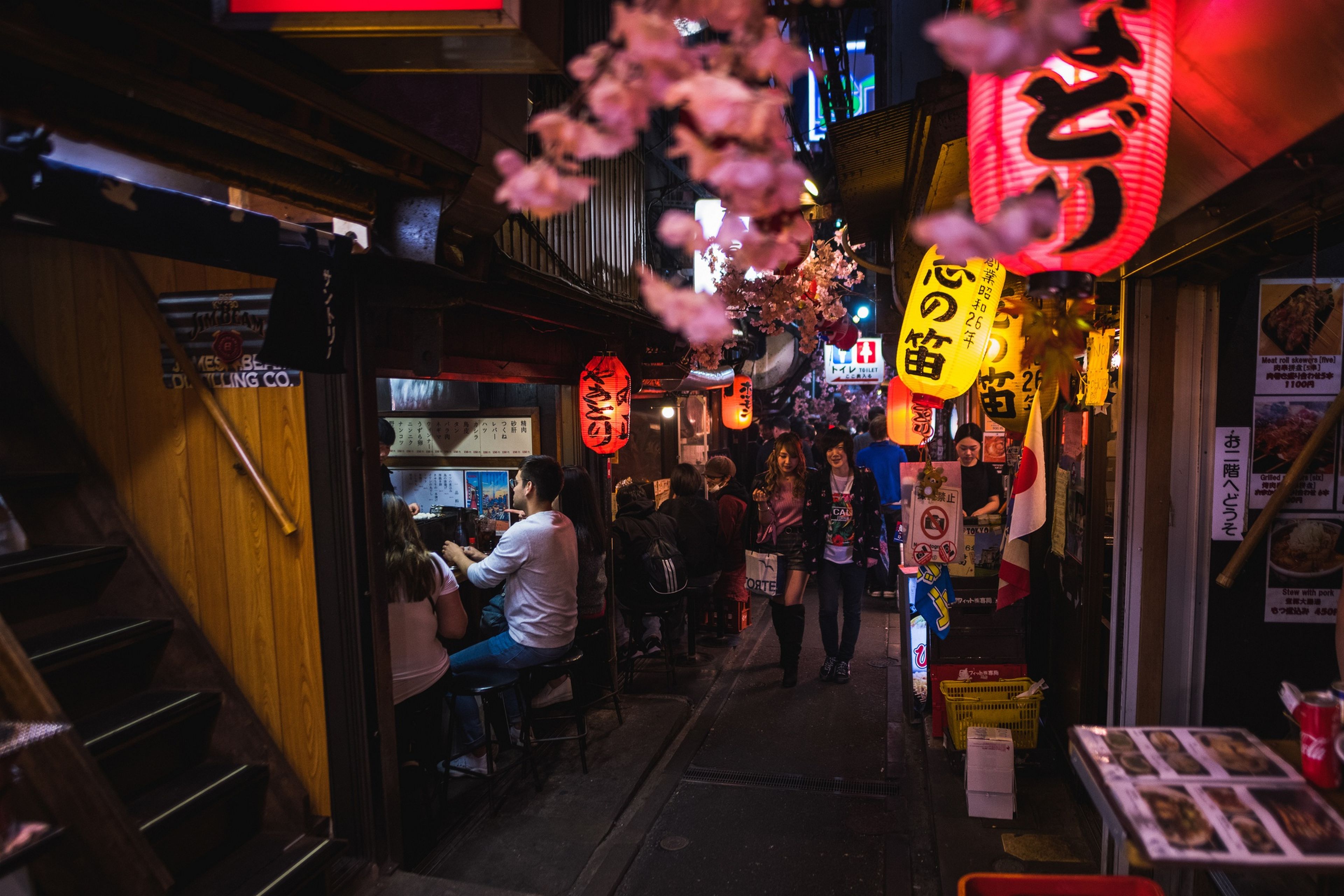 Omoide Yokocho, el callejón japonés de los 70 bares en apenas 200 metros 